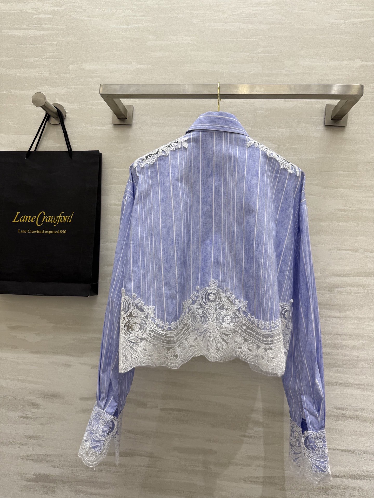 #Ermanno Scervin♡蕾丝翻领衬衣 意大利富有“顶级蕾丝之王”的称呼 静奢美学 简约不简单 