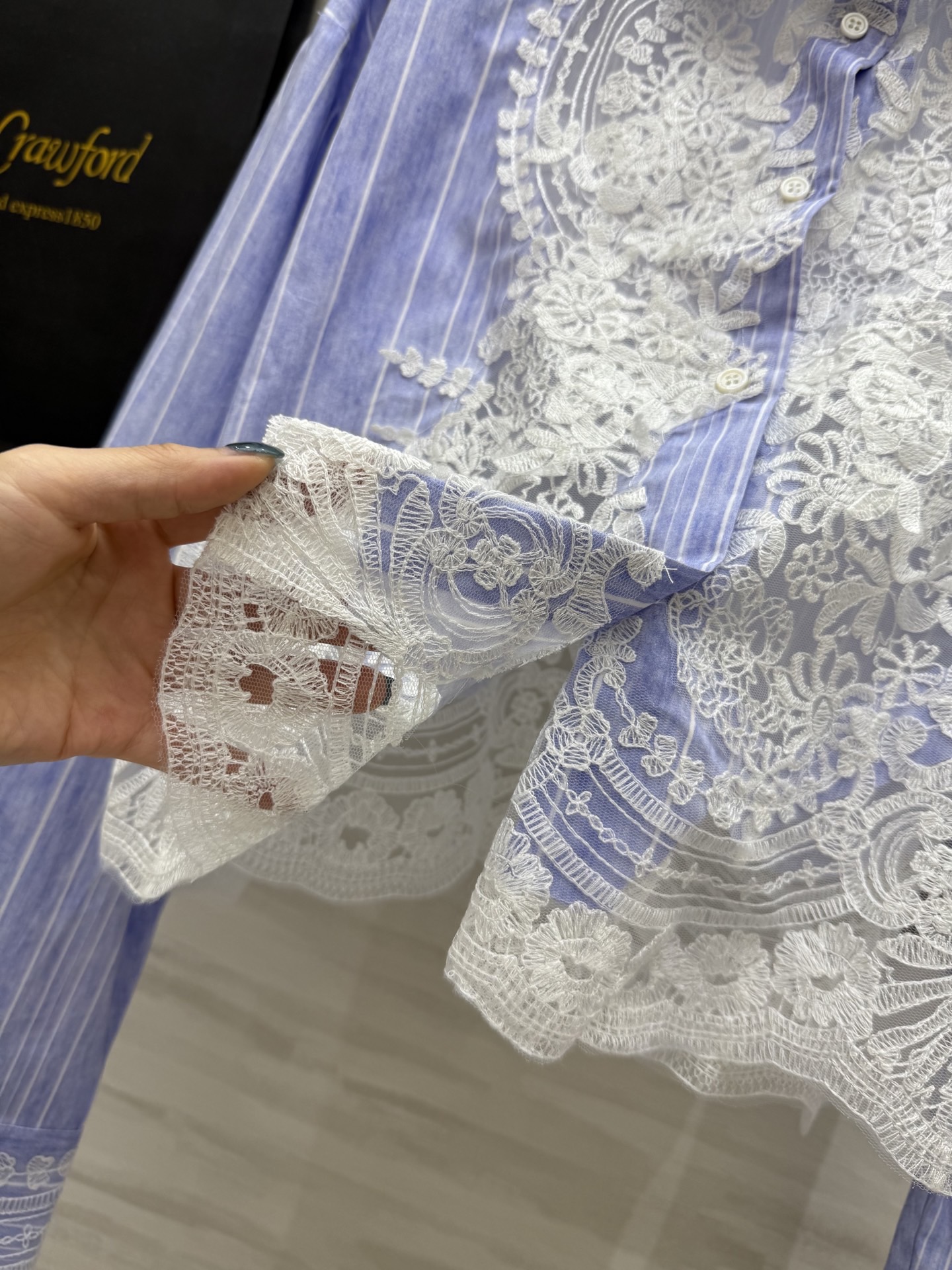 #Ermanno Scervin♡蕾丝翻领衬衣 意大利富有“顶级蕾丝之王”的称呼 静奢美学 简约不简单 