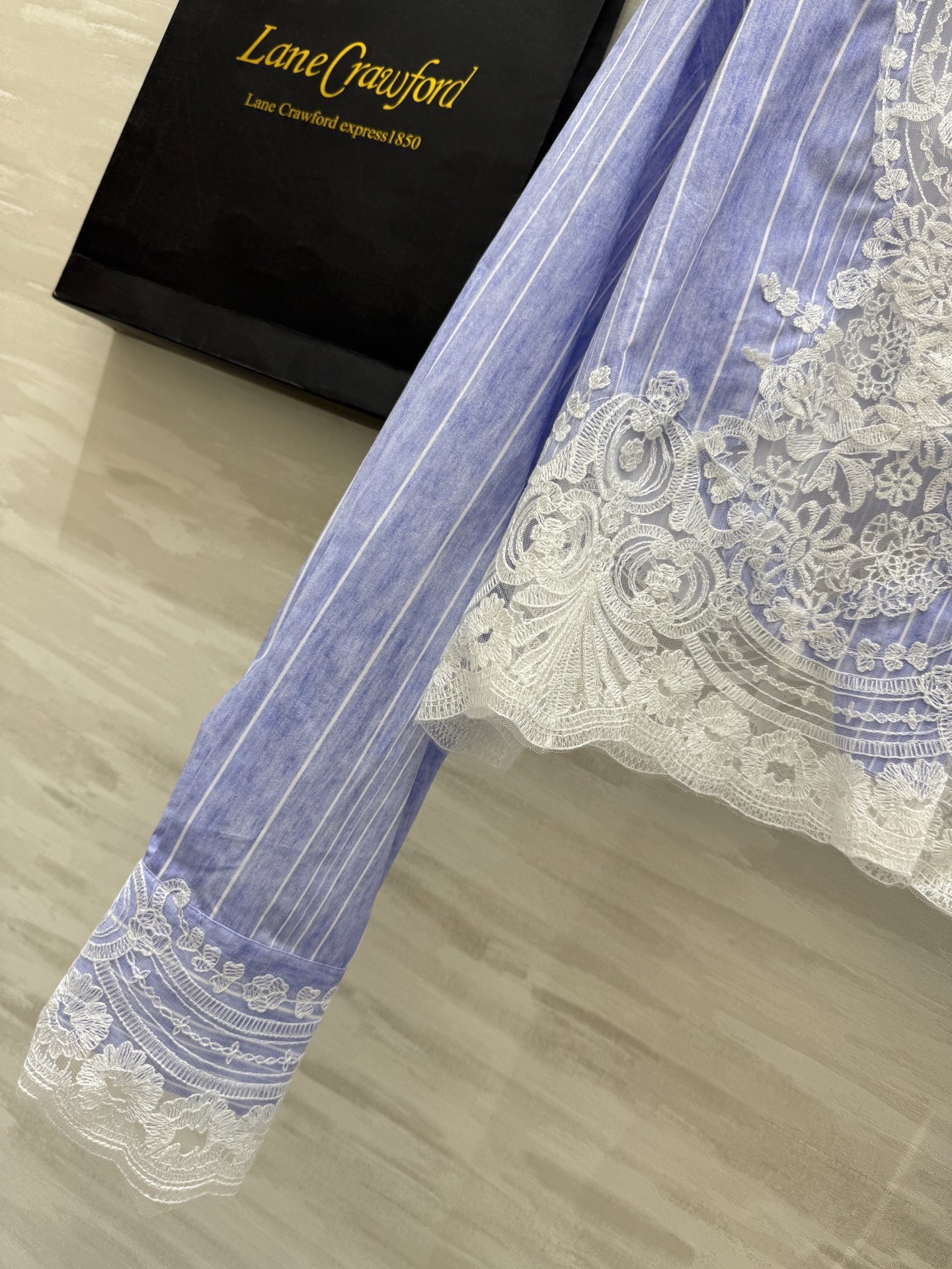 #Ermanno Scervin♡蕾丝翻领衬衣 意大利富有“顶级蕾丝之王”的称呼 静奢美学 简约不简单 