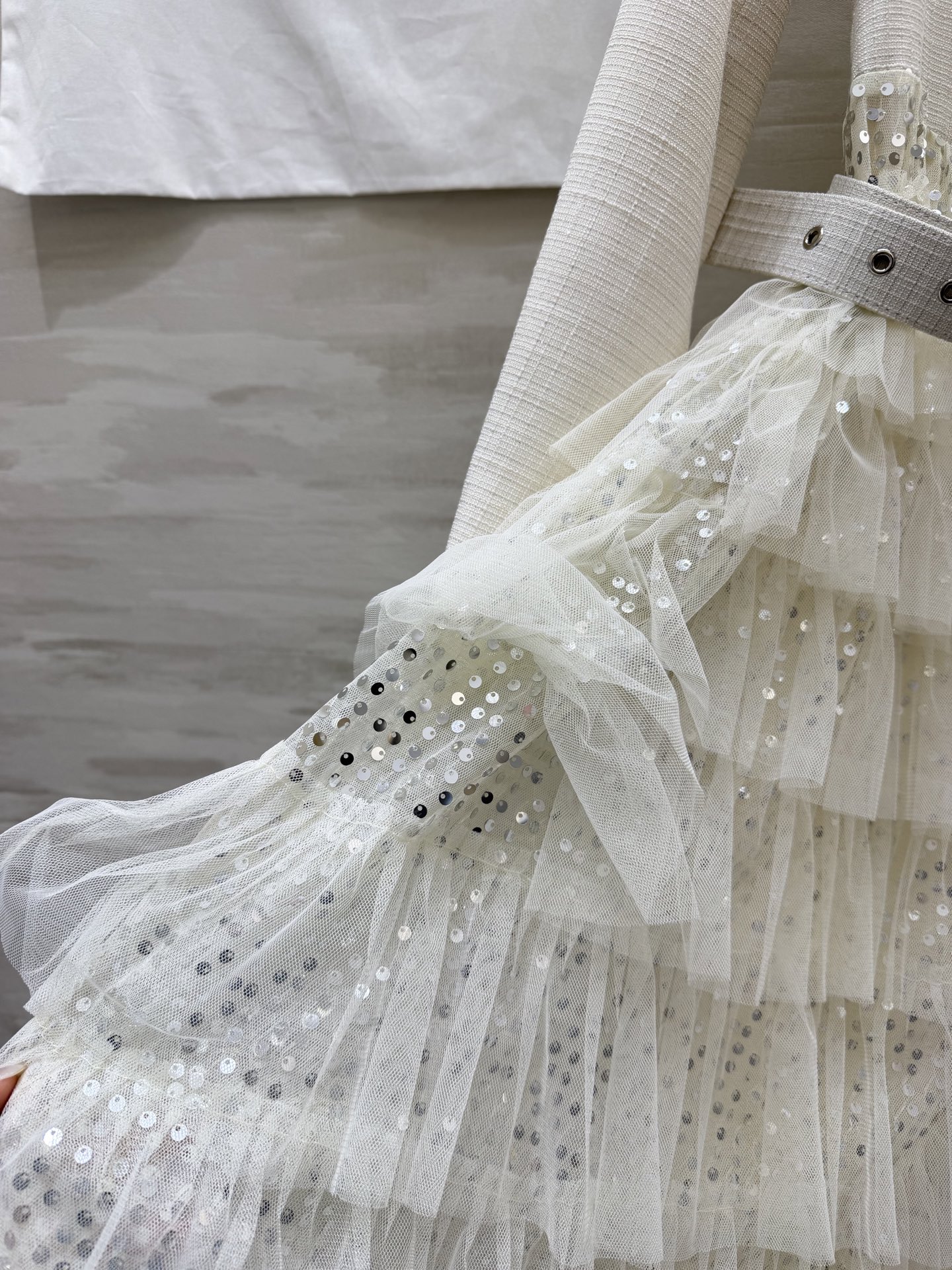 #Chane♡²⁶高奢名媛风西装纱裙 把温柔与高级穿在身上✨ 这件西装纱裙太戳我了！层层叠叠的亮片网纱裙