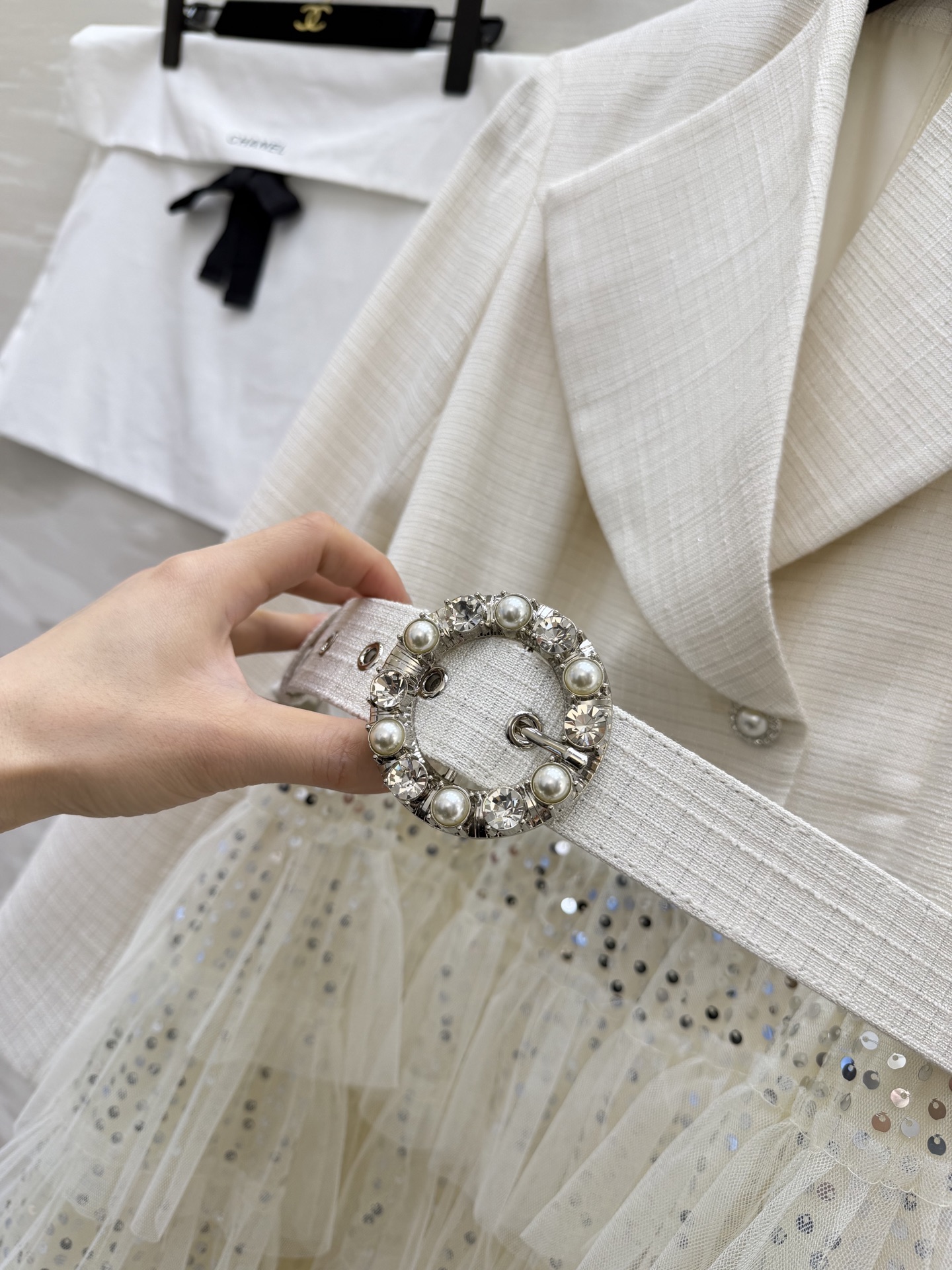 #Chane♡²⁶高奢名媛风西装纱裙 把温柔与高级穿在身上✨ 这件西装纱裙太戳我了！层层叠叠的亮片网纱裙