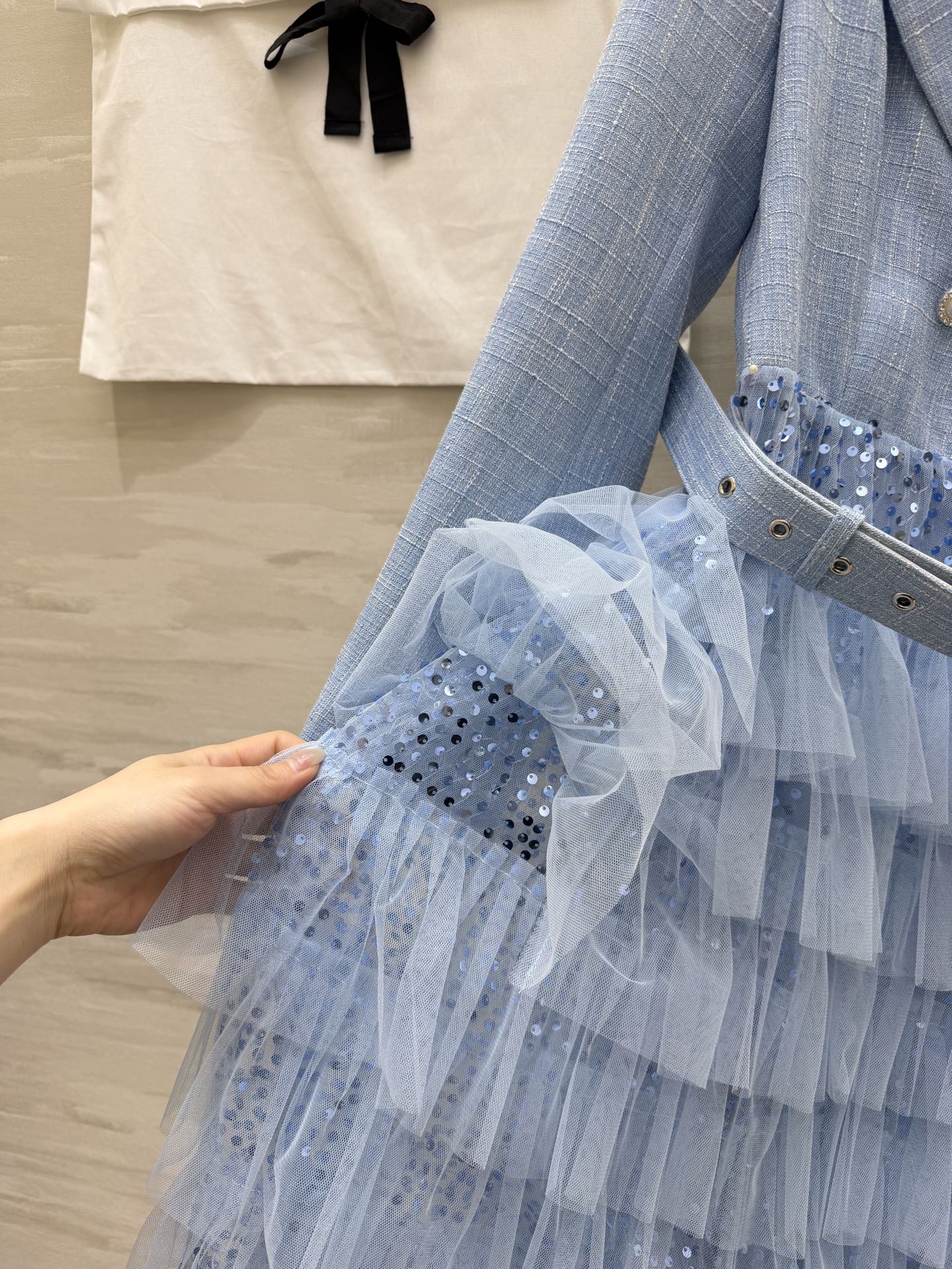 #Chane♡²⁶高奢名媛风西装纱裙 把温柔与高级穿在身上✨ 这件西装纱裙太戳我了！层层叠叠的亮片网纱裙