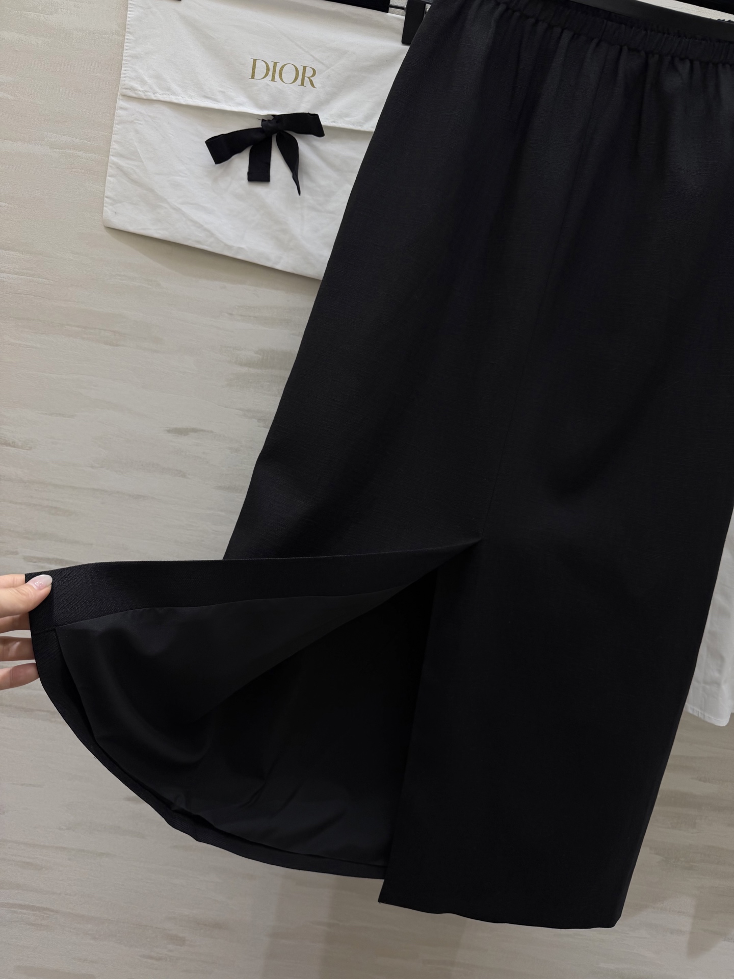 #DIO♡²⁶春夏新款 极简高级风 衬衣套装裙 黑白永不过时 经典即是底气 CD风骨的白衬衫 + 高腰黑