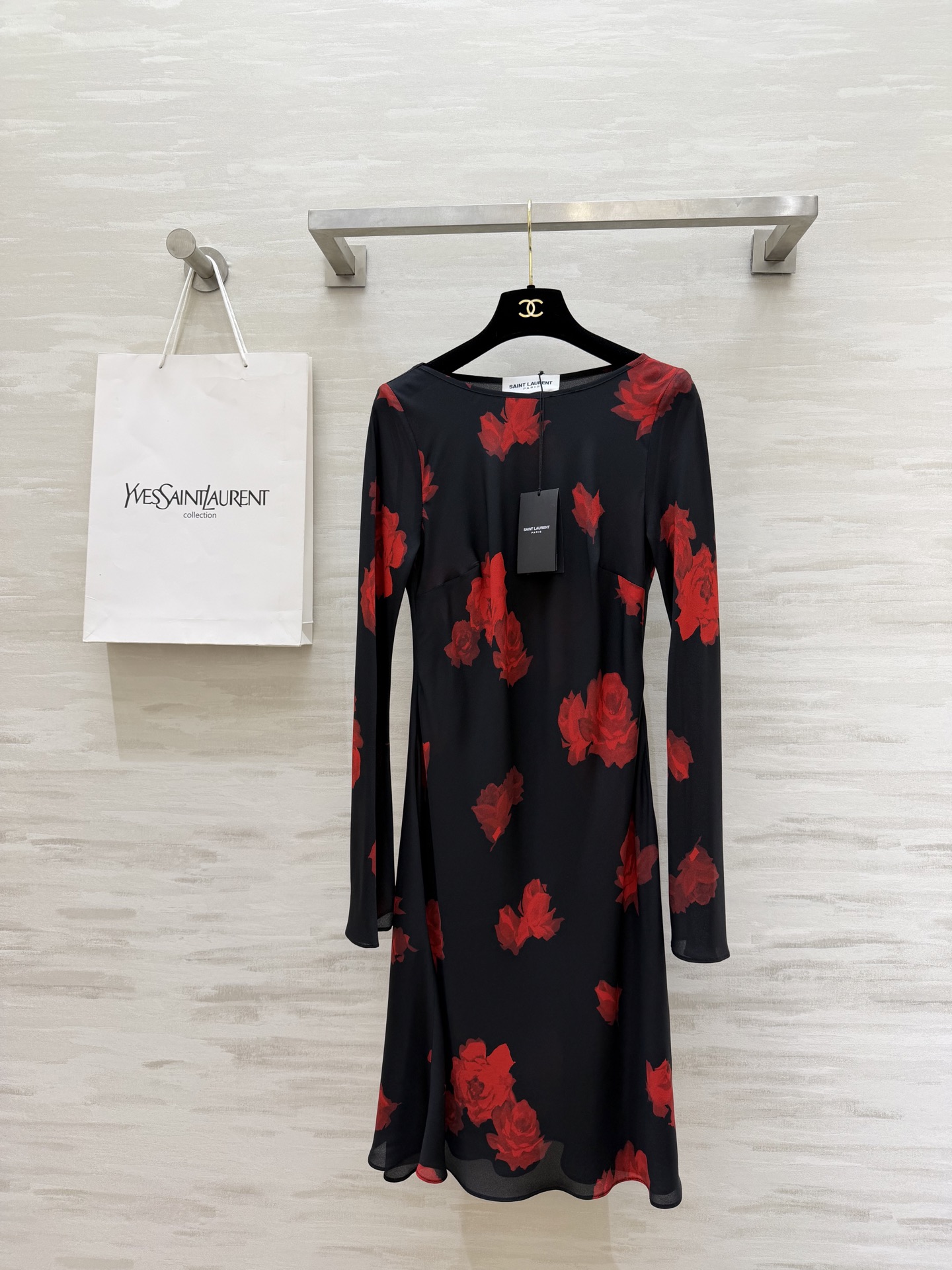 NO:723431,#ysl Spring and summer new style Long-sleeved boat neck silk French elegant dress Customized silk fabric luxury and high-end Shadow burgundy rose High-quality customization Available in stock first size S/M/L/XL (M size shoulder width 35, bust 88, skirt length 99), Saint Laurent-clothing, saint laurent, saint laurent, skirts, real silk,19860909#ysl春夏新款 长袖船领真丝 法式优雅连衣裙 定制真丝面料奢华高级 暗影酒红玫瑰花 高品质定制 现货首发sizeS/M/L/XL（M码肩宽35,胸围88,裙长99）,圣罗兰-服装,saint laurent,saint laurent,skirts,real silk,,Women's clothing