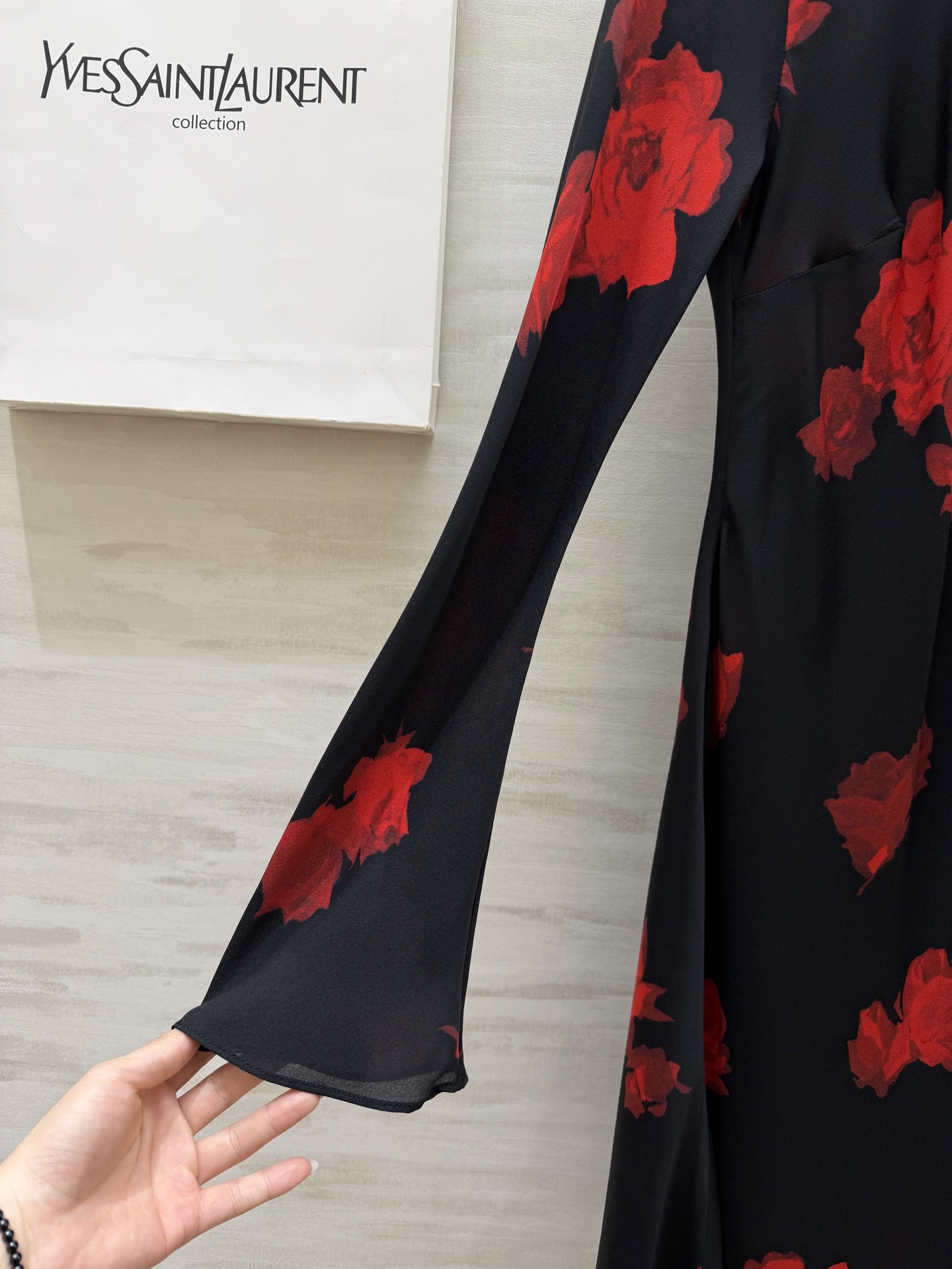 #ysl²⁶春夏新款 长袖船领真丝 法式优雅连衣裙 定制真丝面料奢华高级 暗影酒红玫瑰花 高品质定制 现