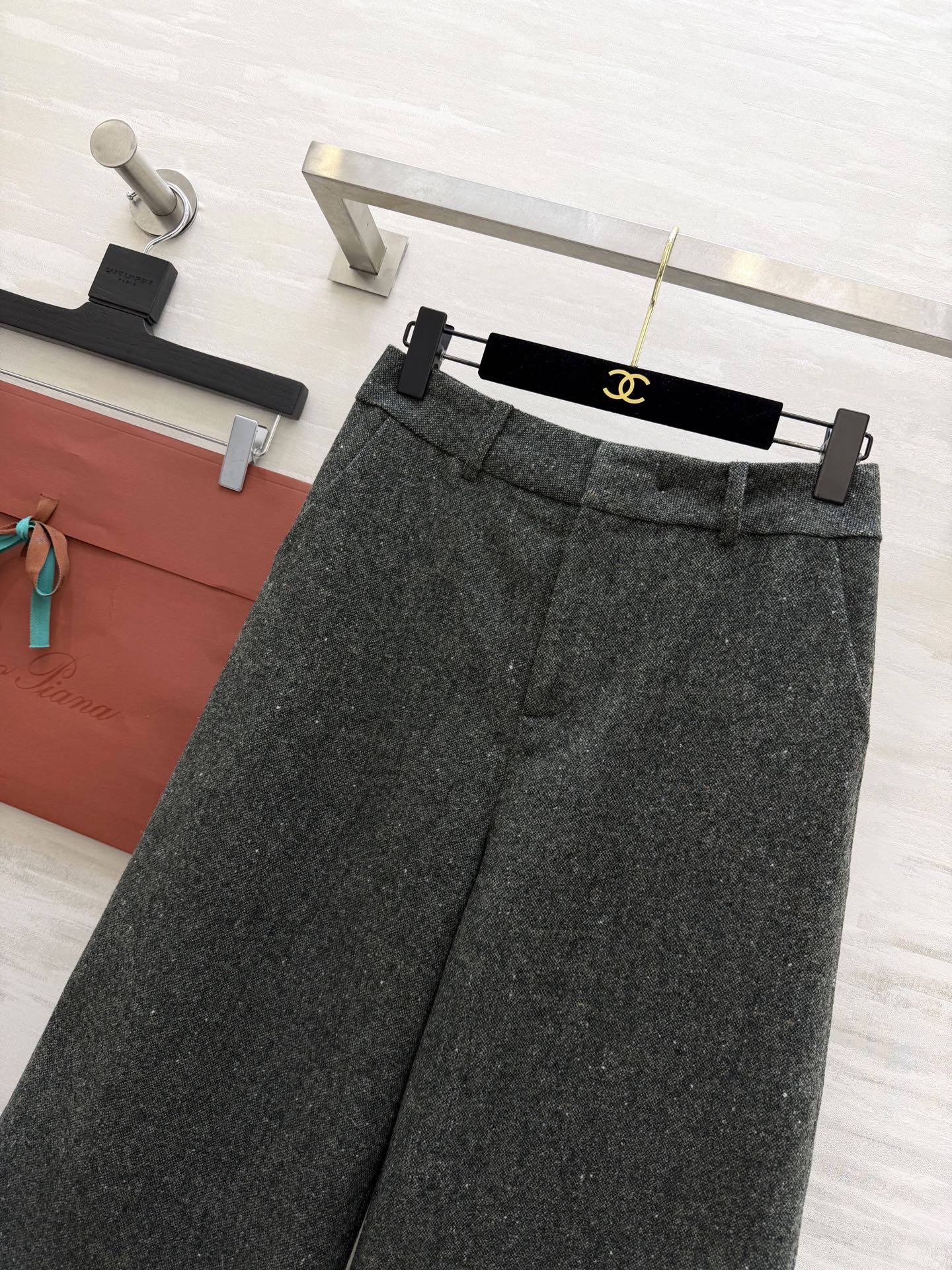 #Loro Pian♡²⁶早春新款 老钱风阔腿直筒裤 混色羊毛花纱肌理自带高级感 立体剪裁裤型利落大方 