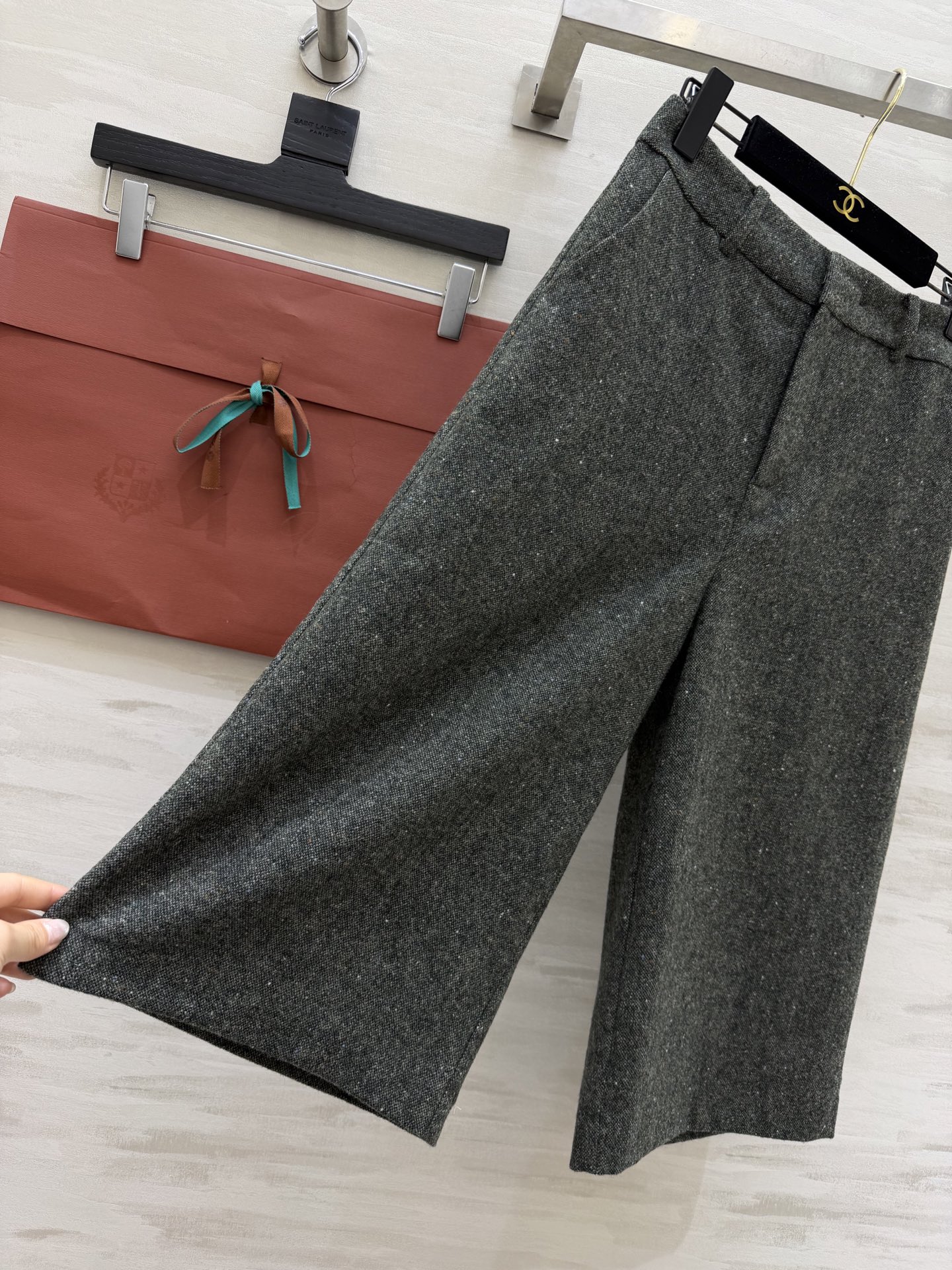 #Loro Pian♡²⁶早春新款 老钱风阔腿直筒裤 混色羊毛花纱肌理自带高级感 立体剪裁裤型利落大方 