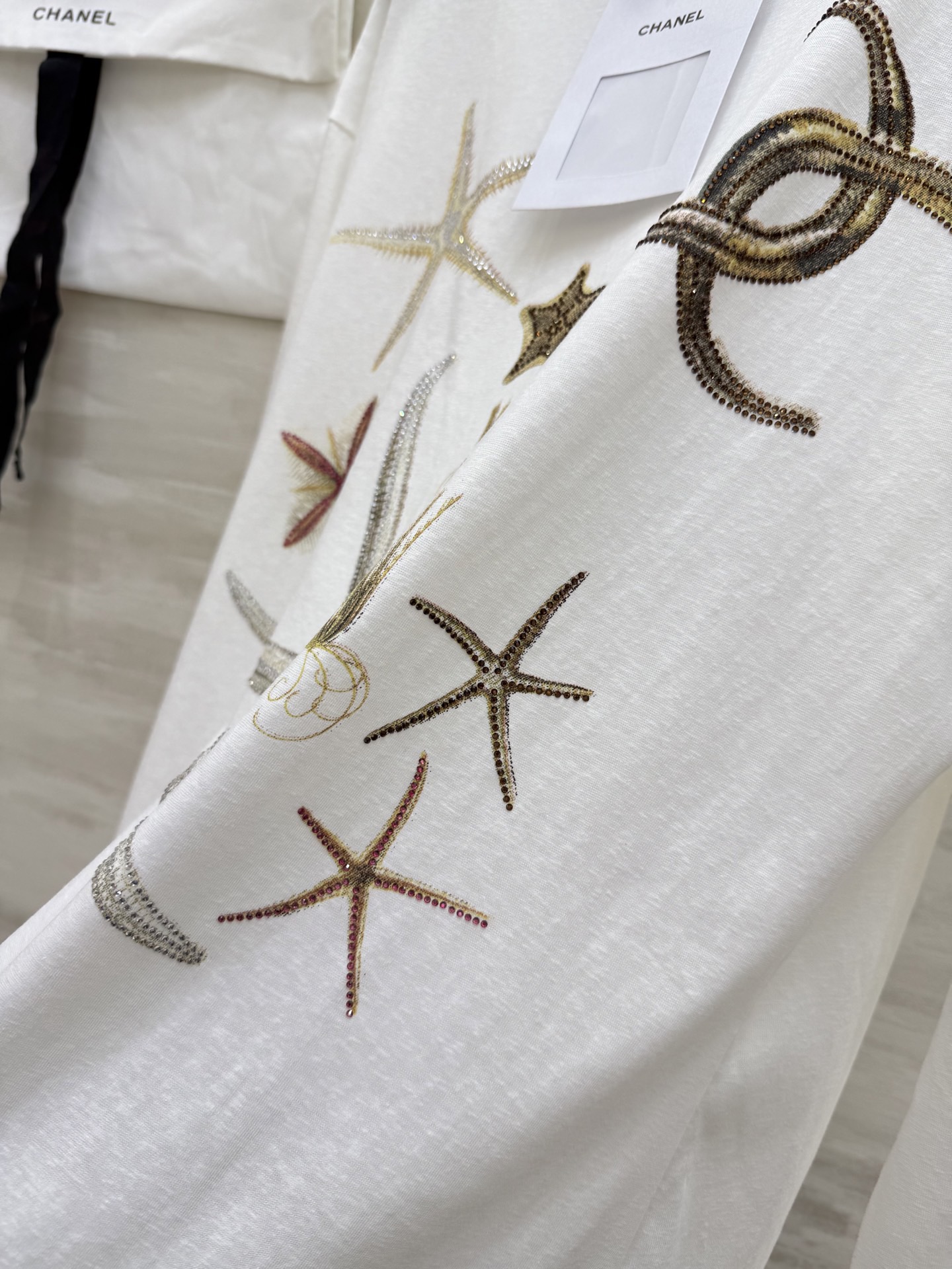 #Chane♡²⁶防晒长袖上衣 带钻！超级美很重工 真的无敌舒服！上身完全不会贴在皮肤上！薄薄软软滑滑的