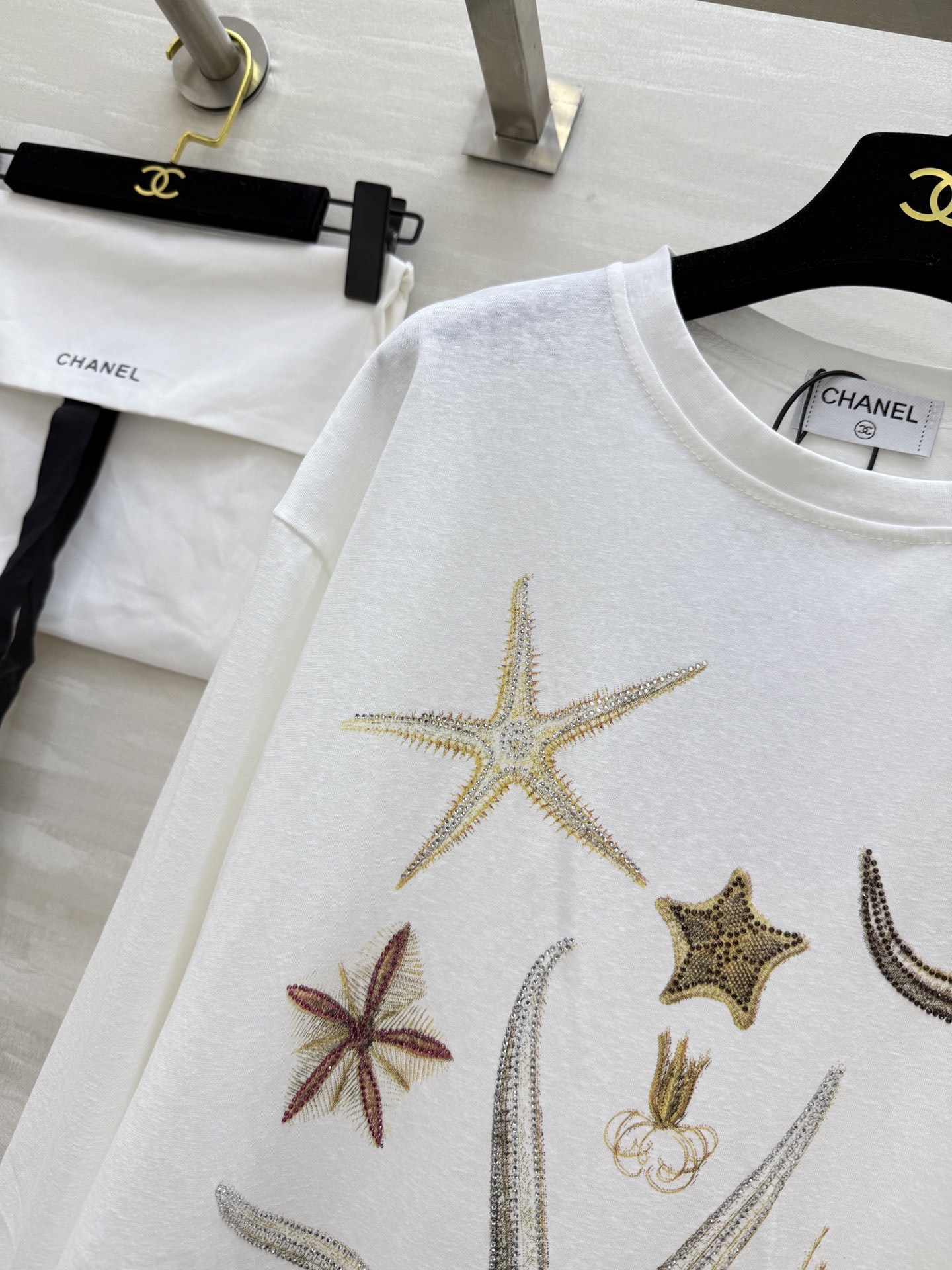 #Chane♡²⁶防晒长袖上衣 带钻！超级美很重工 真的无敌舒服！上身完全不会贴在皮肤上！薄薄软软滑滑的