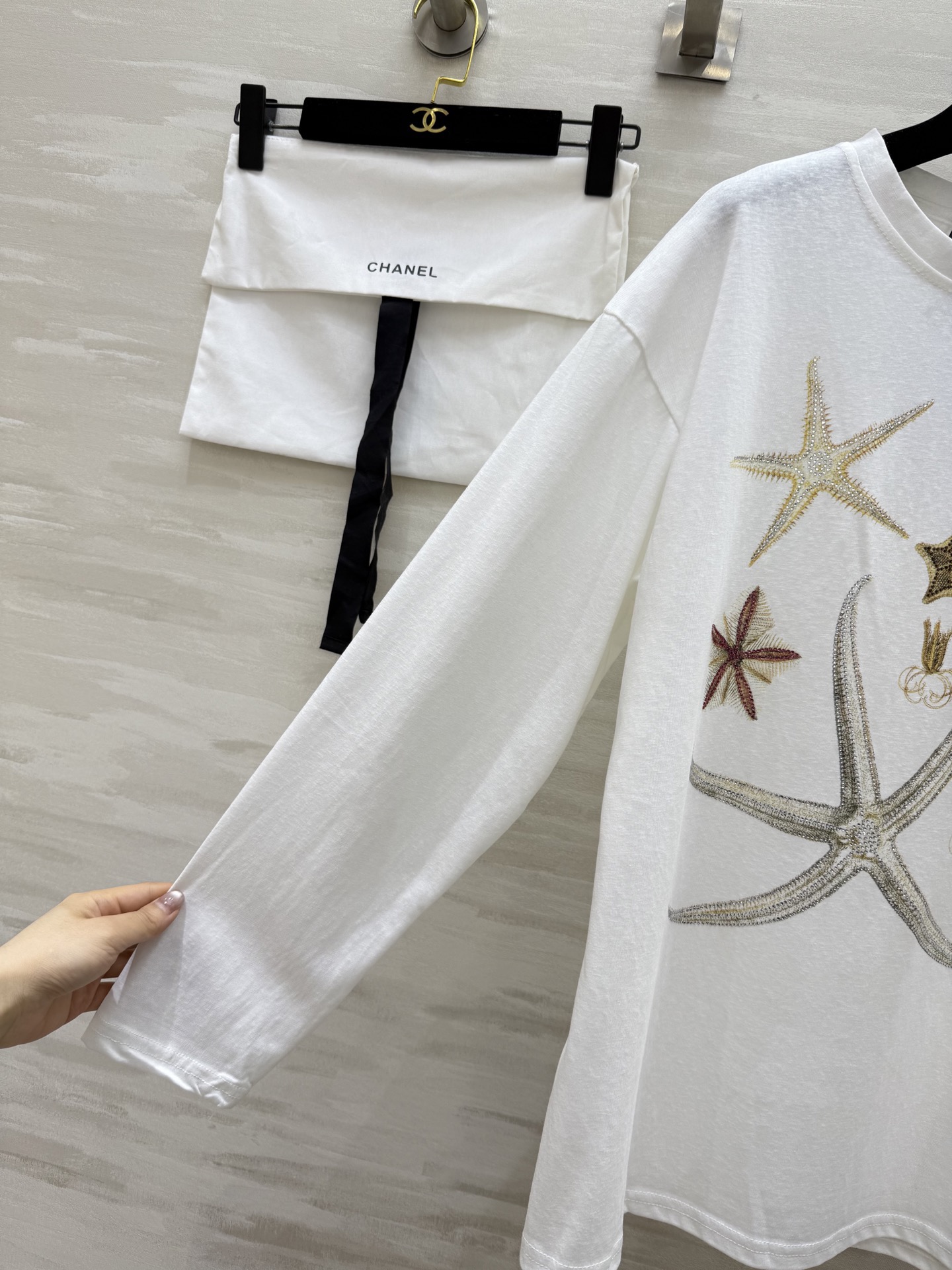 #Chane♡²⁶防晒长袖上衣 带钻！超级美很重工 真的无敌舒服！上身完全不会贴在皮肤上！薄薄软软滑滑的