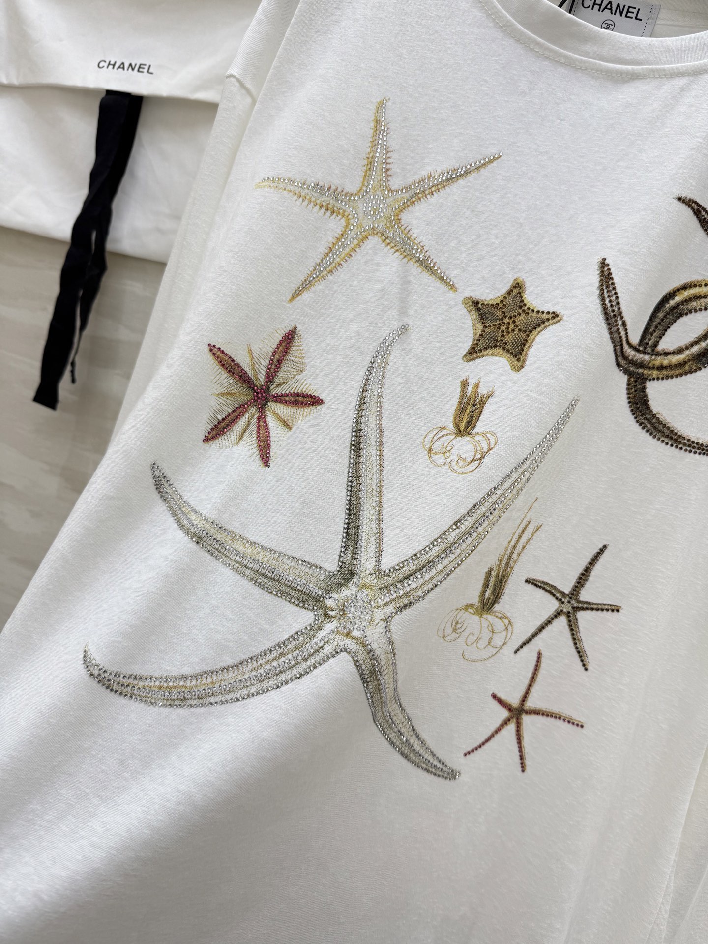 #Chane♡²⁶防晒长袖上衣 带钻！超级美很重工 真的无敌舒服！上身完全不会贴在皮肤上！薄薄软软滑滑的