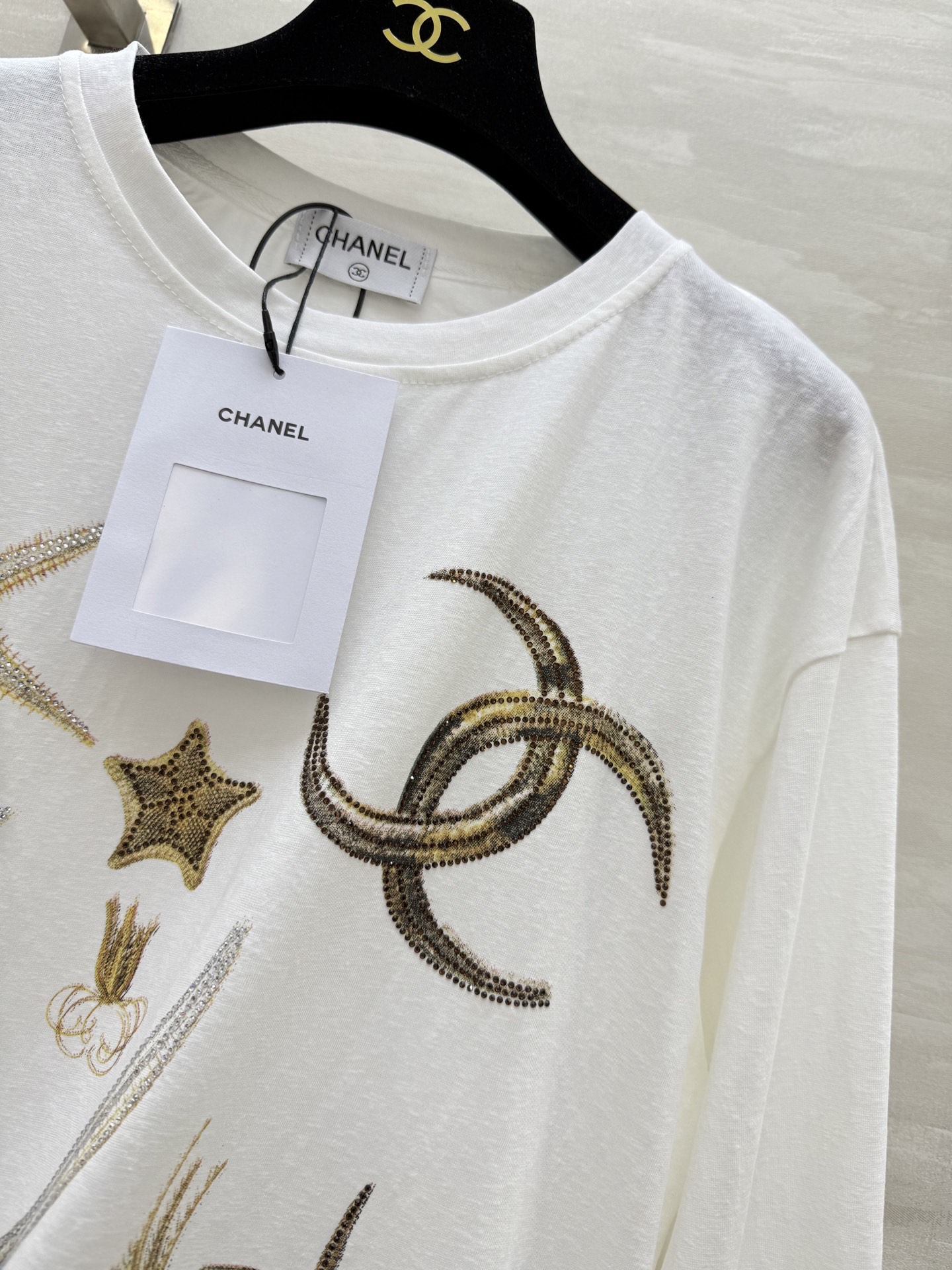 #Chane♡²⁶防晒长袖上衣 带钻！超级美很重工 真的无敌舒服！上身完全不会贴在皮肤上！薄薄软软滑滑的