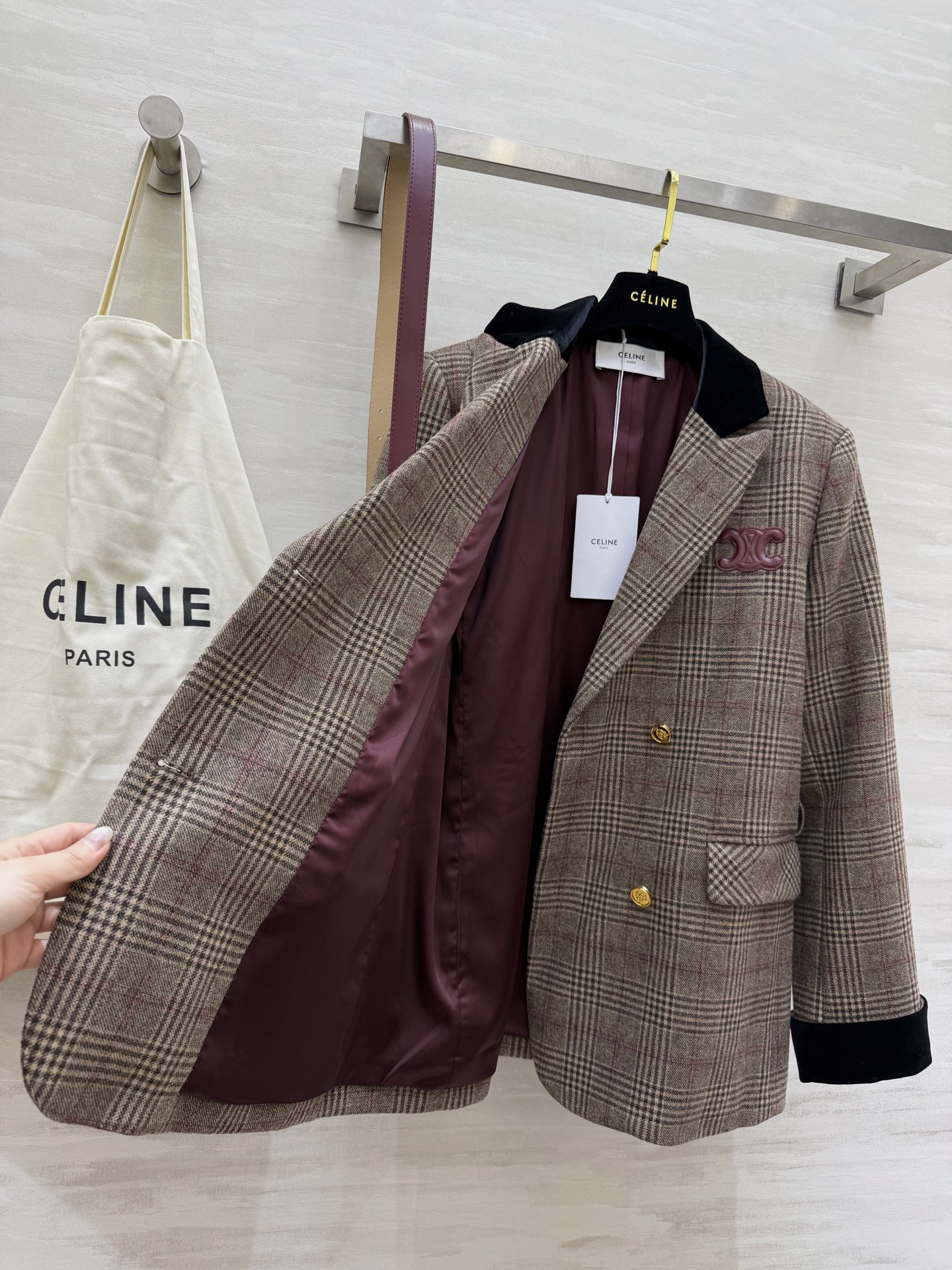 #Celin♡²⁶早春新款 羊毛格纹西装外套 配送定制logo腰带收腰显瘦 羊毛混纺面料 高品质 现货首