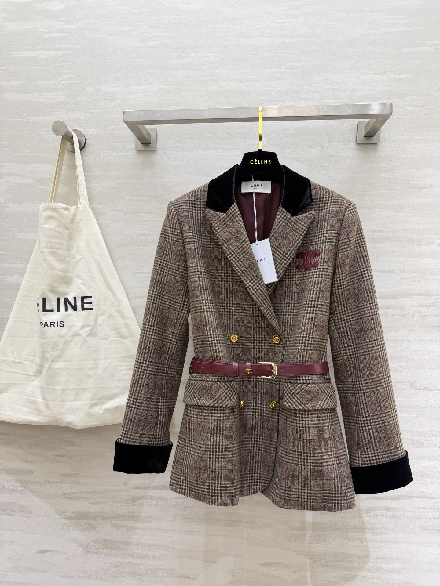 NO:723319,#Celin Early Spring New Style Wool Plaid Suit Jacket Delivered with customized logo belt to slim down the waist Wool blended fabric High quality Ready in stock first size S/M/L (S size shoulder width 39, bust 100, length 67), Celine-clothing, celine, celine, jackets & coats, business suit,19860909#Celin早春新款 羊毛格纹西装外套 配送定制logo腰带收腰显瘦 羊毛混纺面料 高品质 现货首发sizeS/M/L（s码肩宽39,胸围100,衣长67）,赛琳-服装,celine,celine,jackets & coats,business suit,,Women's clothing