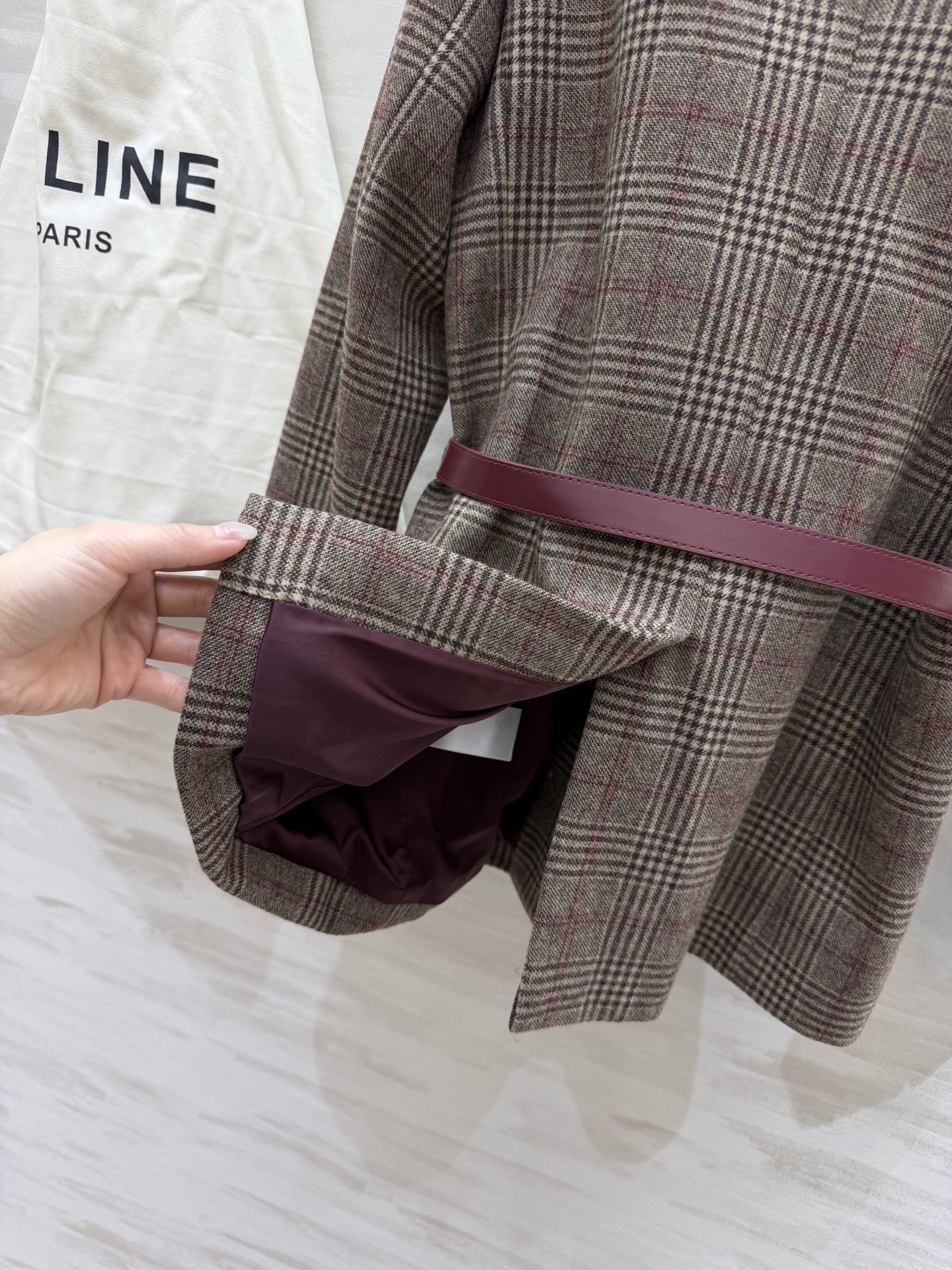 #Celin♡²⁶早春新款 羊毛格纹西装外套 配送定制logo腰带收腰显瘦 羊毛混纺面料 高品质 现货首