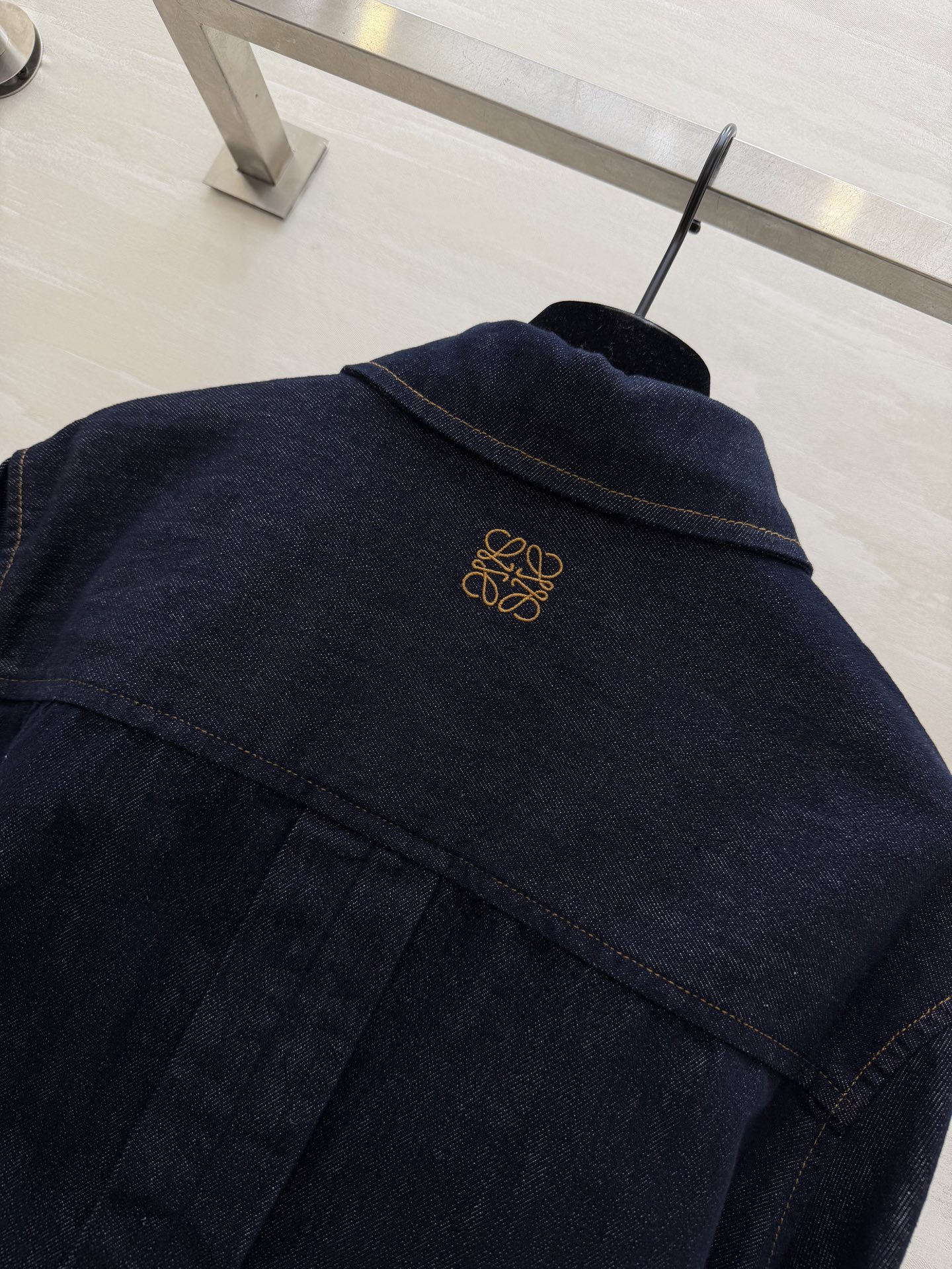 #LOEW♡²⁶｜全新解构单宁牛仔衬衣外套 什么是松弛感？解构垂坠衬衫手拿把掐🤠干净利落又不失趣味性全新