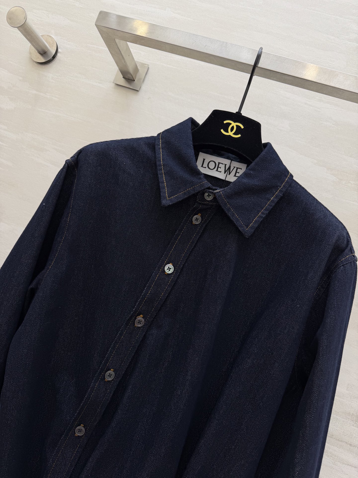 #LOEW♡²⁶｜全新解构单宁牛仔衬衣外套 什么是松弛感？解构垂坠衬衫手拿把掐🤠干净利落又不失趣味性全新