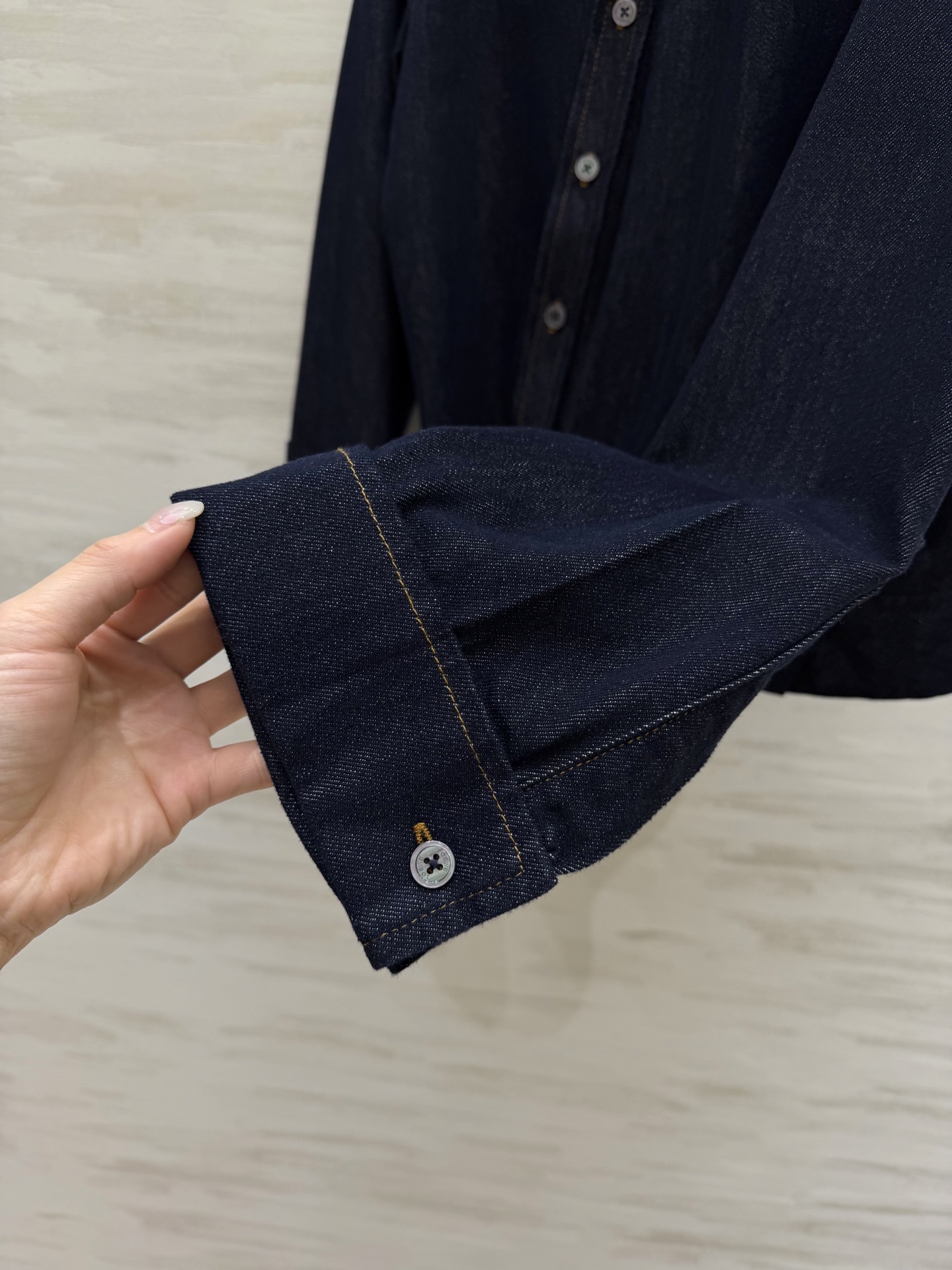 #LOEW♡²⁶｜全新解构单宁牛仔衬衣外套 什么是松弛感？解构垂坠衬衫手拿把掐🤠干净利落又不失趣味性全新