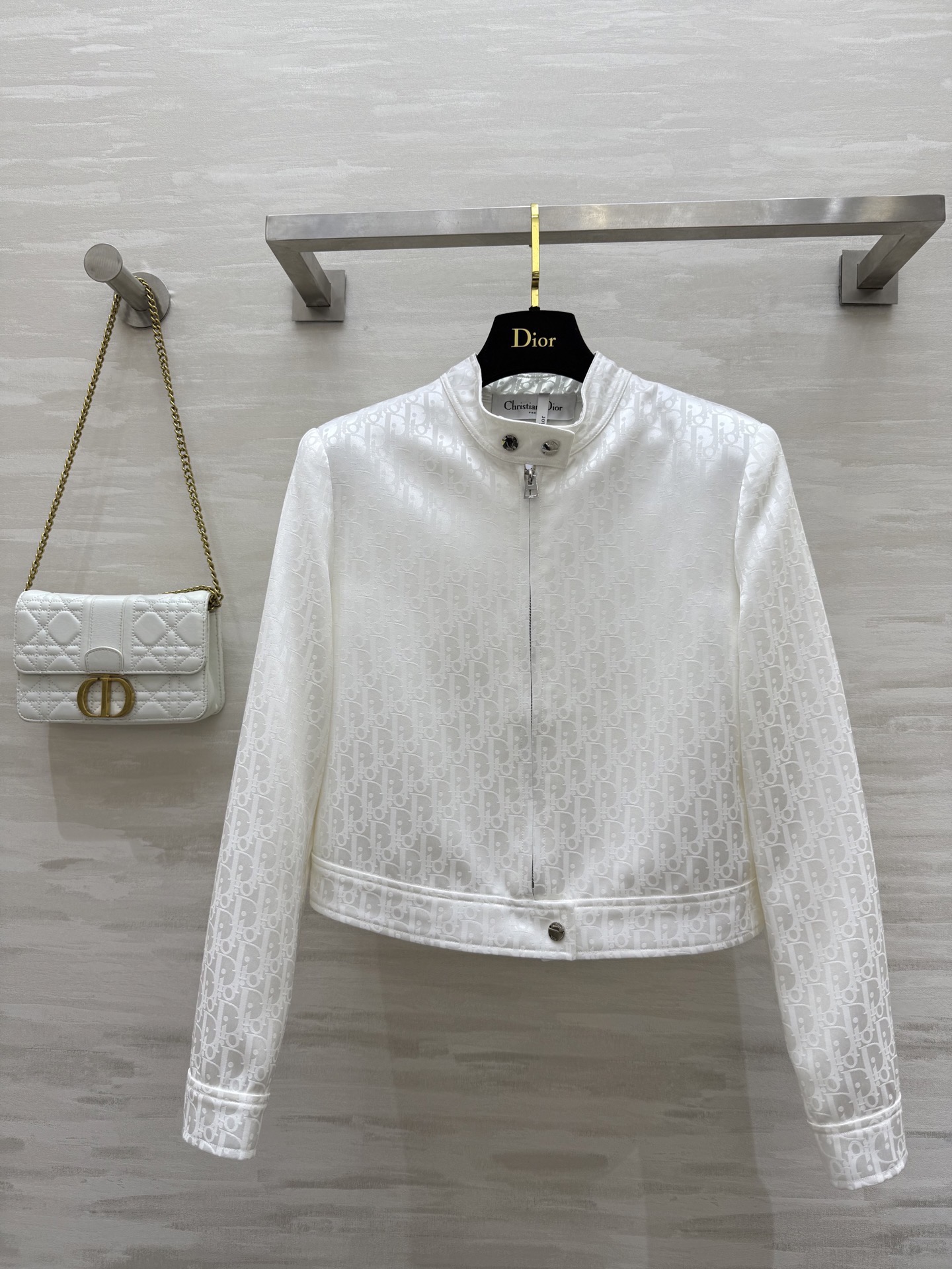 NO:723354,#DIO jacquard acetate jacket, fashionable and high-end, customized imported jacquard acetate fabric, three-dimensional tailoring, high quality, available in stock first size36/38/40/42 (38 size, shoulder width 39, bust 96, length 50), Dior-clothing, dior, dior, jackets & coats, jackets & coats,19860909#DIO提花醋酸夹克外套 时髦高级 定制进口提花醋酸面料 立体剪裁版型 高品质 现货首发size36/38/40/42（38码肩宽39,胸围96,衣长50）,迪奥-服装,dior,dior,jackets & coats,jackets & coats,,Women's clothing