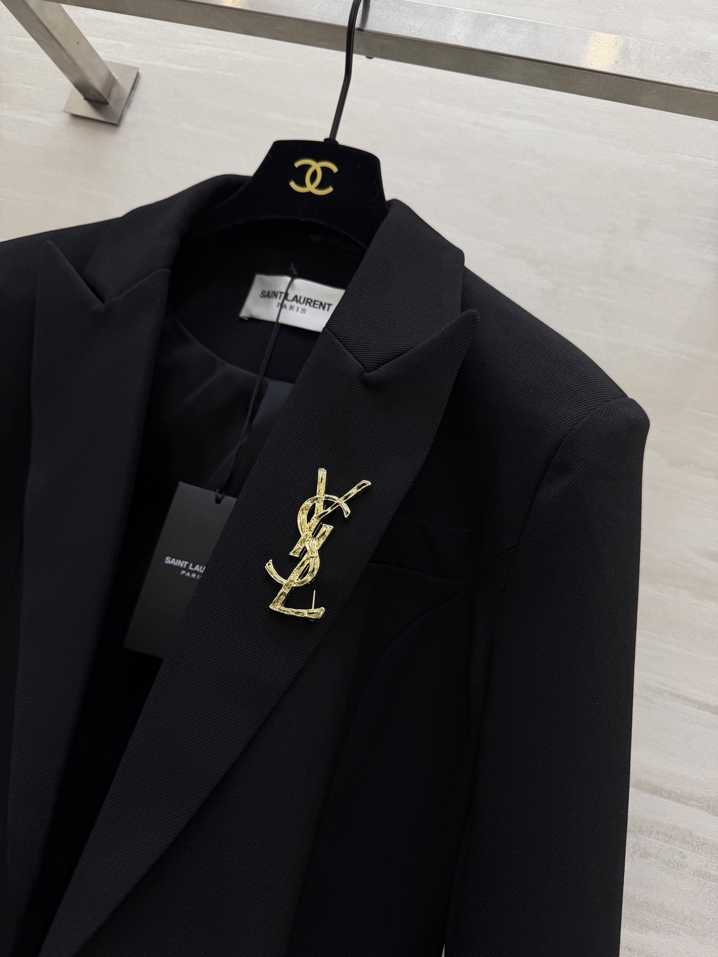 #ysl²⁶春夏新品 经典沙漏收腰西装外套 两粒扣经典设计做法 超级大气推荐款 整个沙漏腰剪裁特别好 独