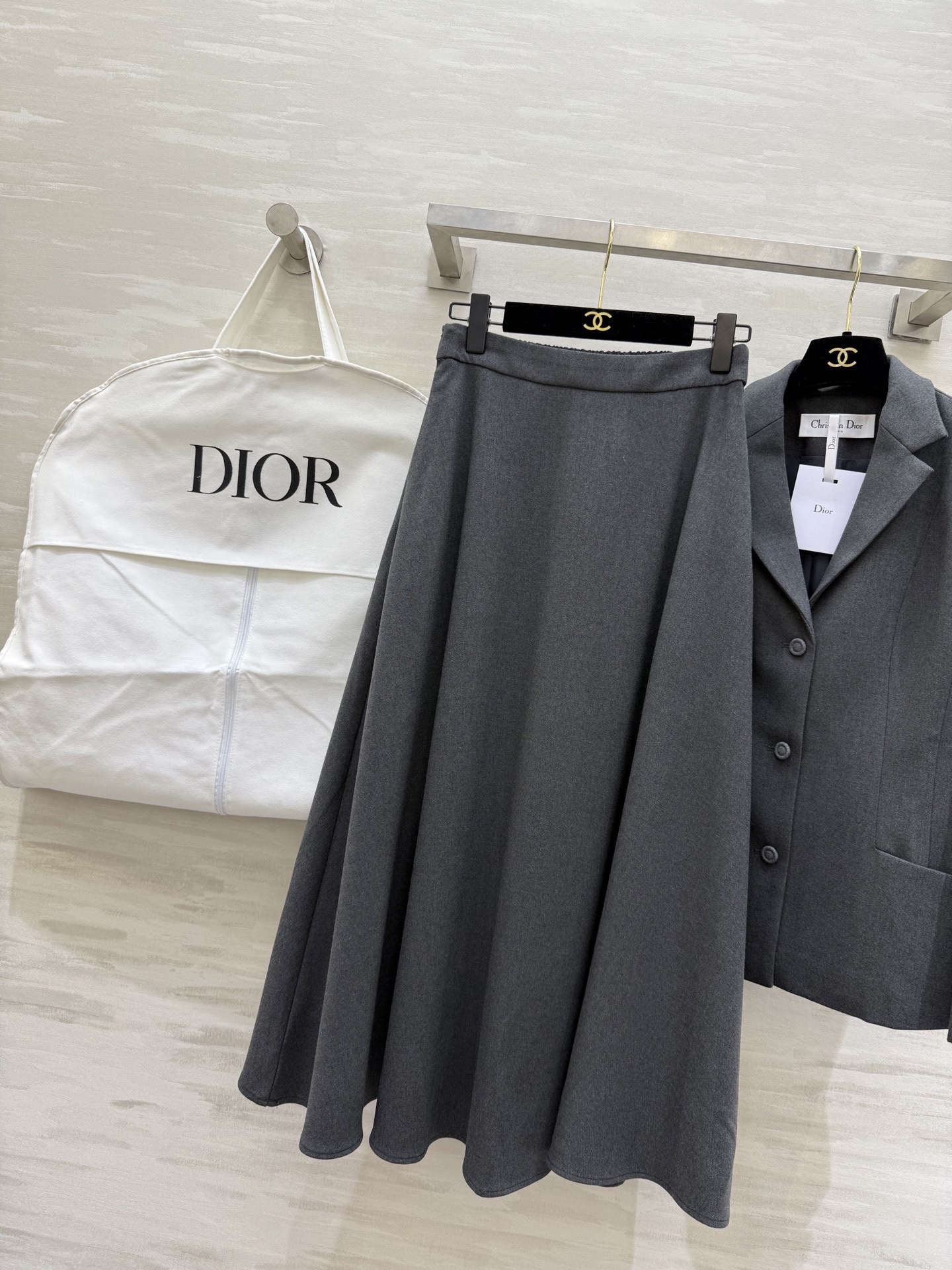 #DIO♡²⁶新款 西装套装​​ 修身西装外套+高腰长裙 优雅高级 外套枪驳领 三粒扣设计 剪裁利落 凸