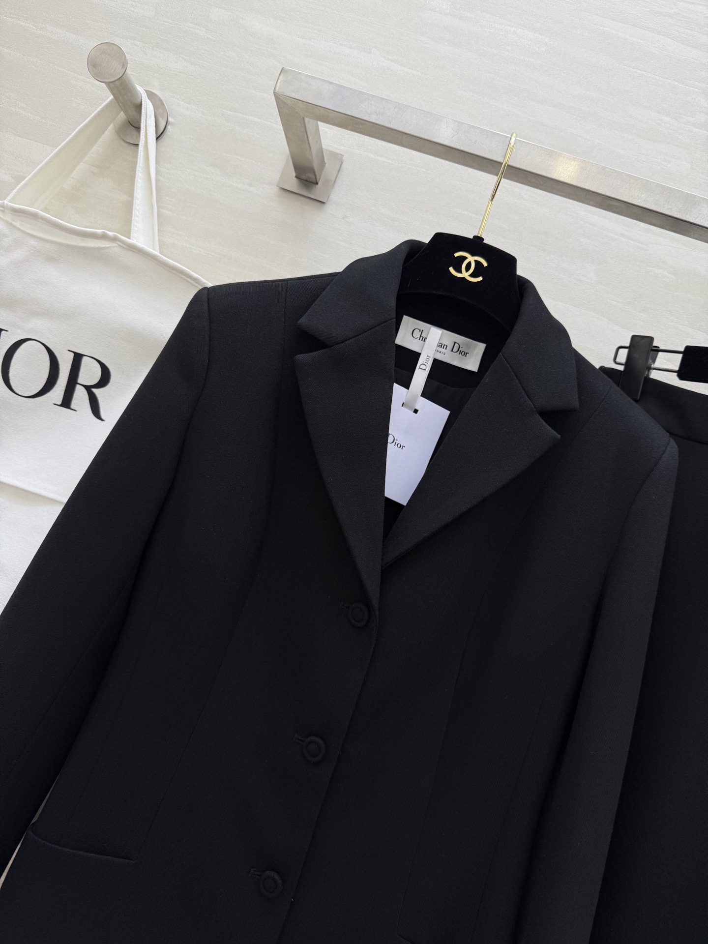 #DIO♡²⁶新款 西装套装​​ 修身西装外套+高腰长裙 优雅高级 外套枪驳领 三粒扣设计 剪裁利落 凸