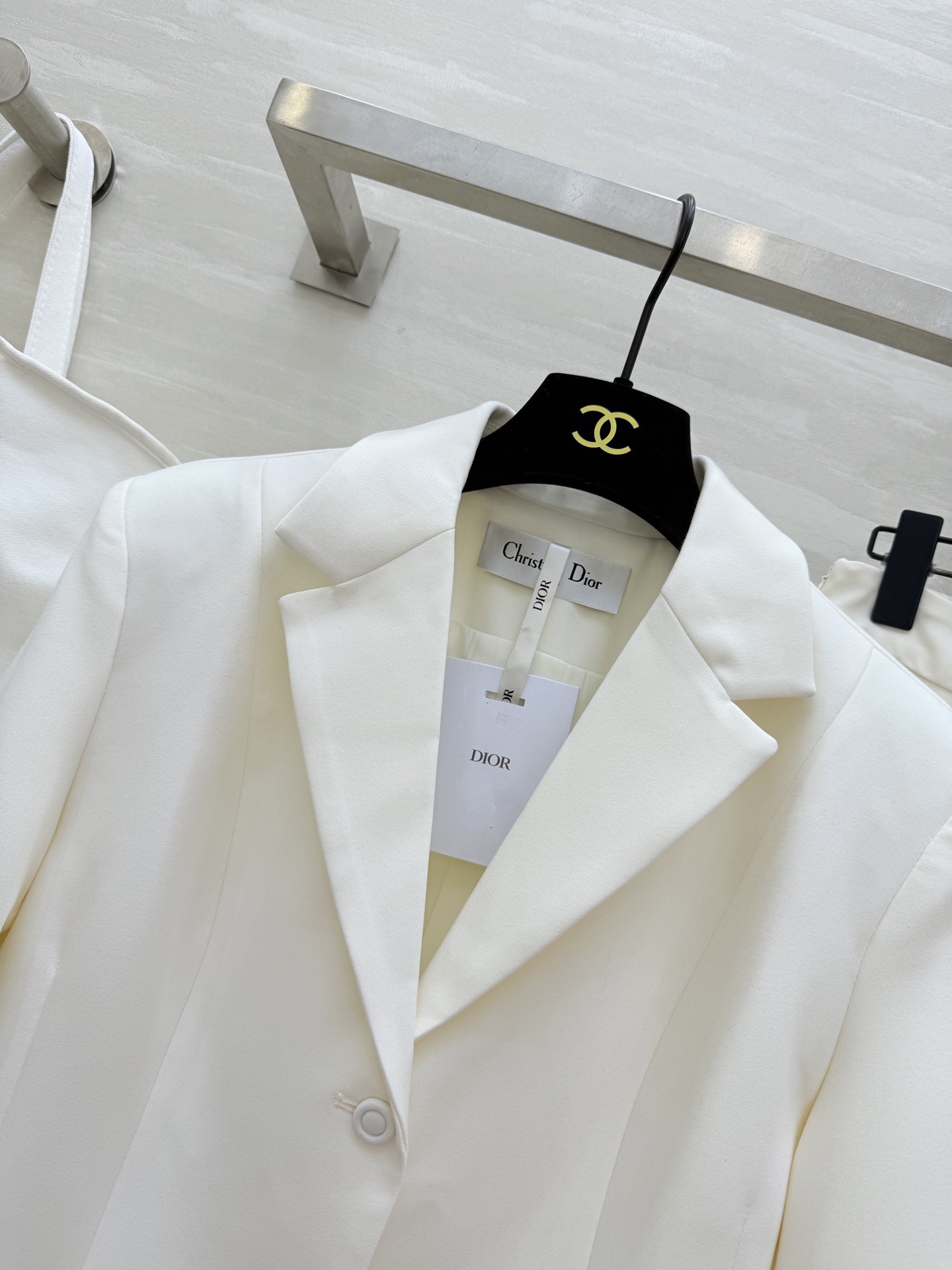 #DIO♡²⁶新款 西装套装​​ 修身西装外套+高腰长裙 优雅高级 外套枪驳领 三粒扣设计 剪裁利落 凸