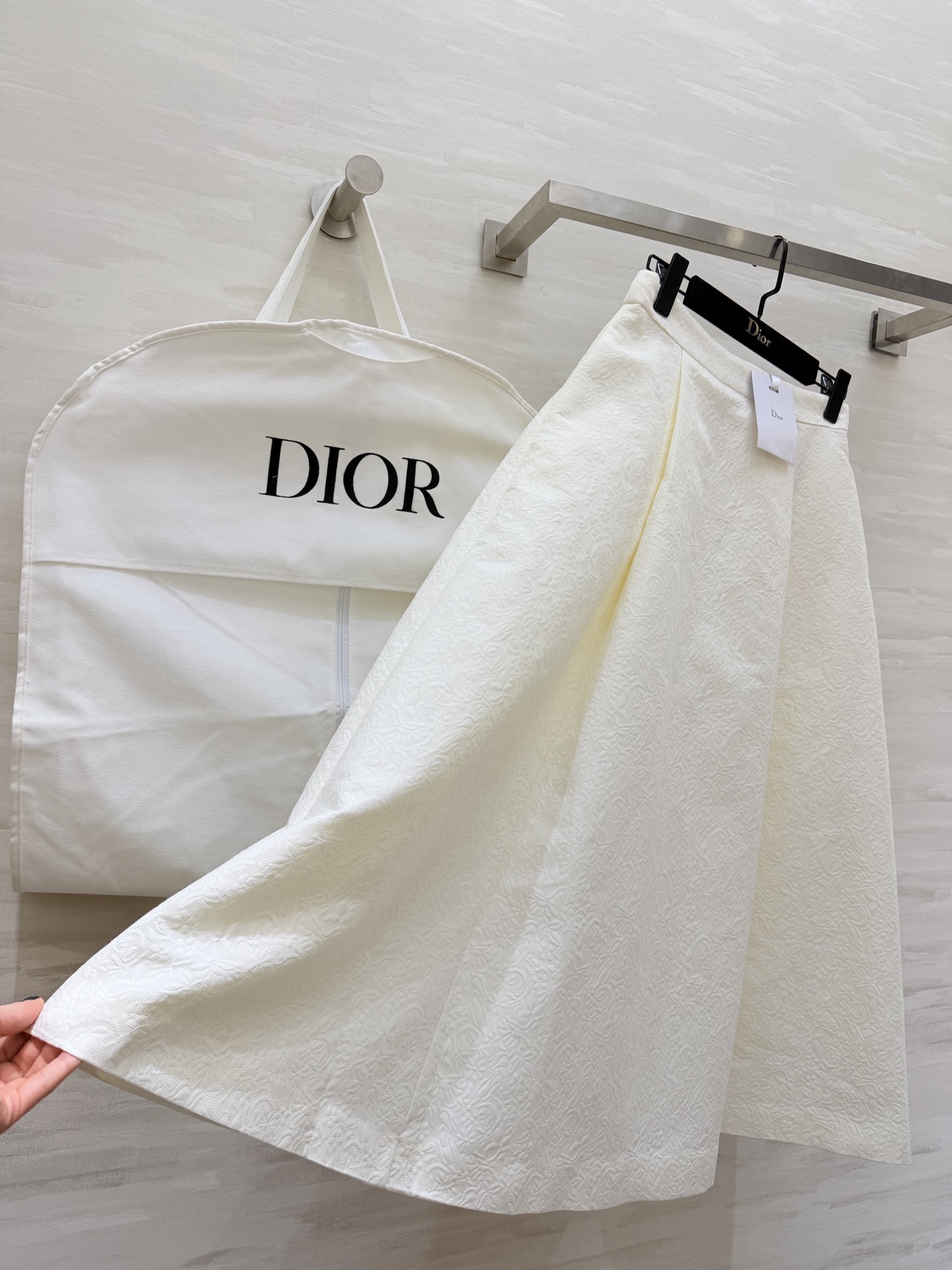 #DIO♡²⁶新款 提花半裙 高级感拉满的奶油白 提花暗纹精致得像艺术品✨ 剪裁利落伞裙优雅到骨子里 通