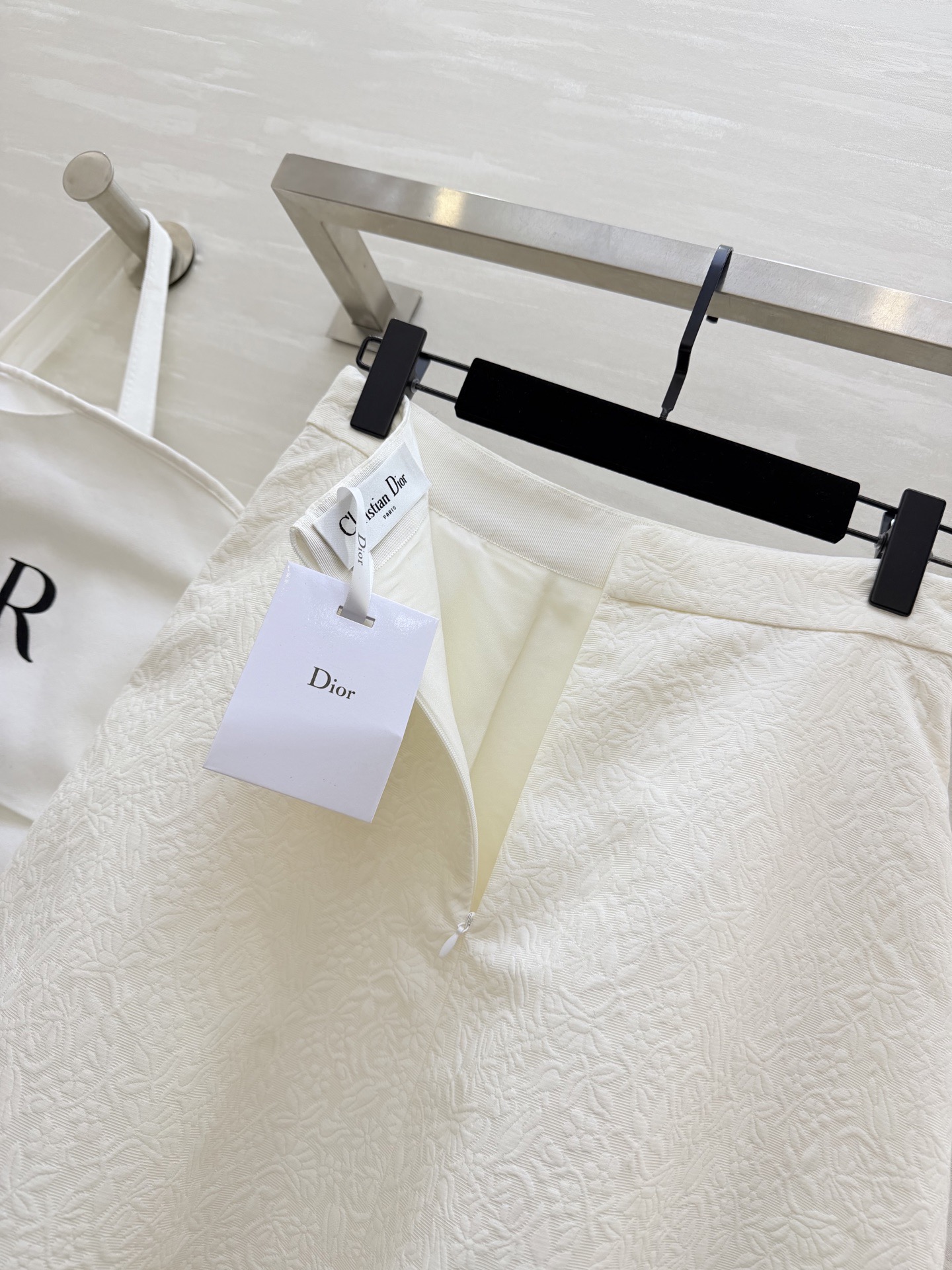 #DIO♡²⁶新款 提花半裙 高级感拉满的奶油白 提花暗纹精致得像艺术品✨ 剪裁利落伞裙优雅到骨子里 通