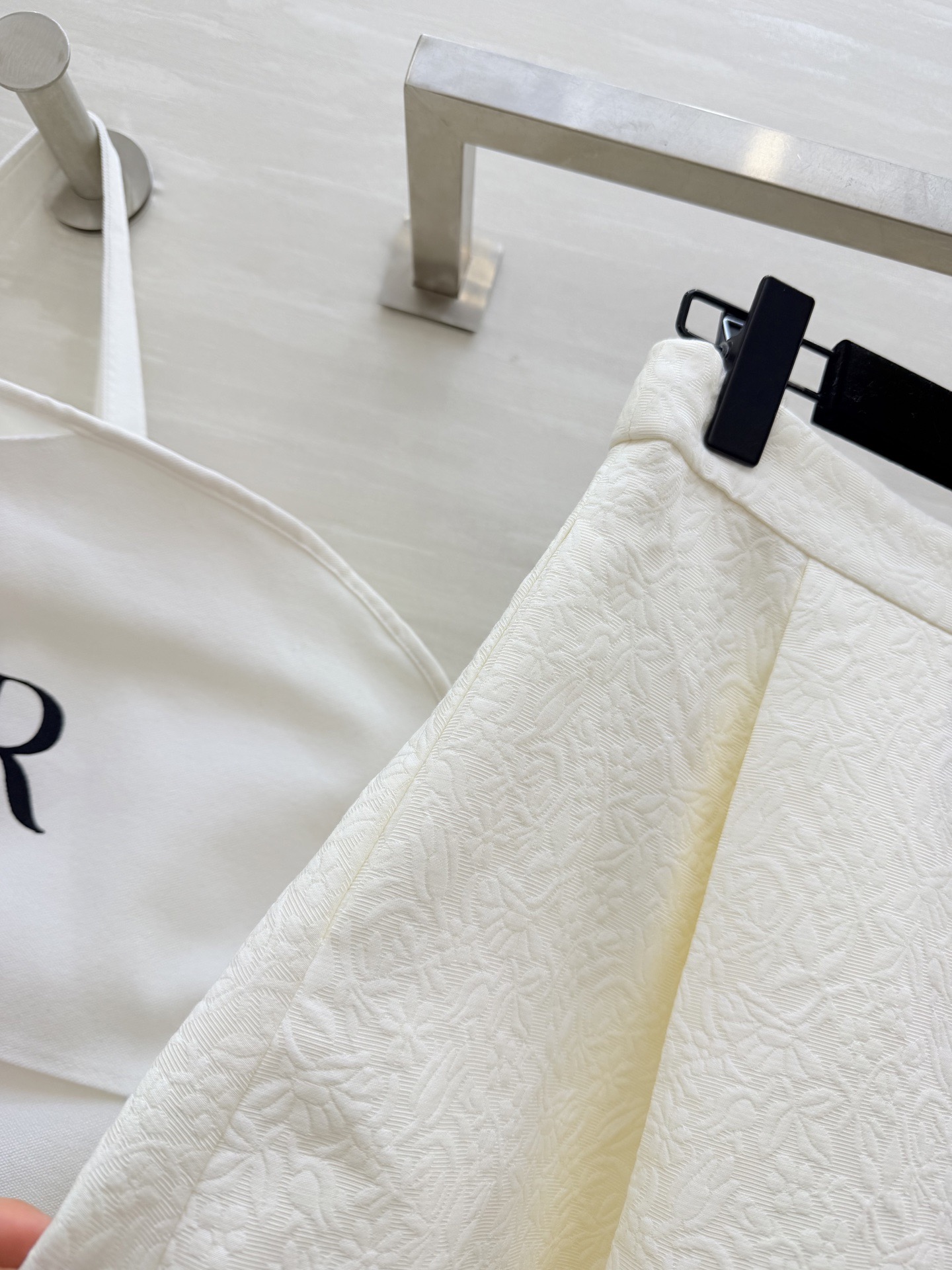 #DIO♡²⁶新款 提花半裙 高级感拉满的奶油白 提花暗纹精致得像艺术品✨ 剪裁利落伞裙优雅到骨子里 通