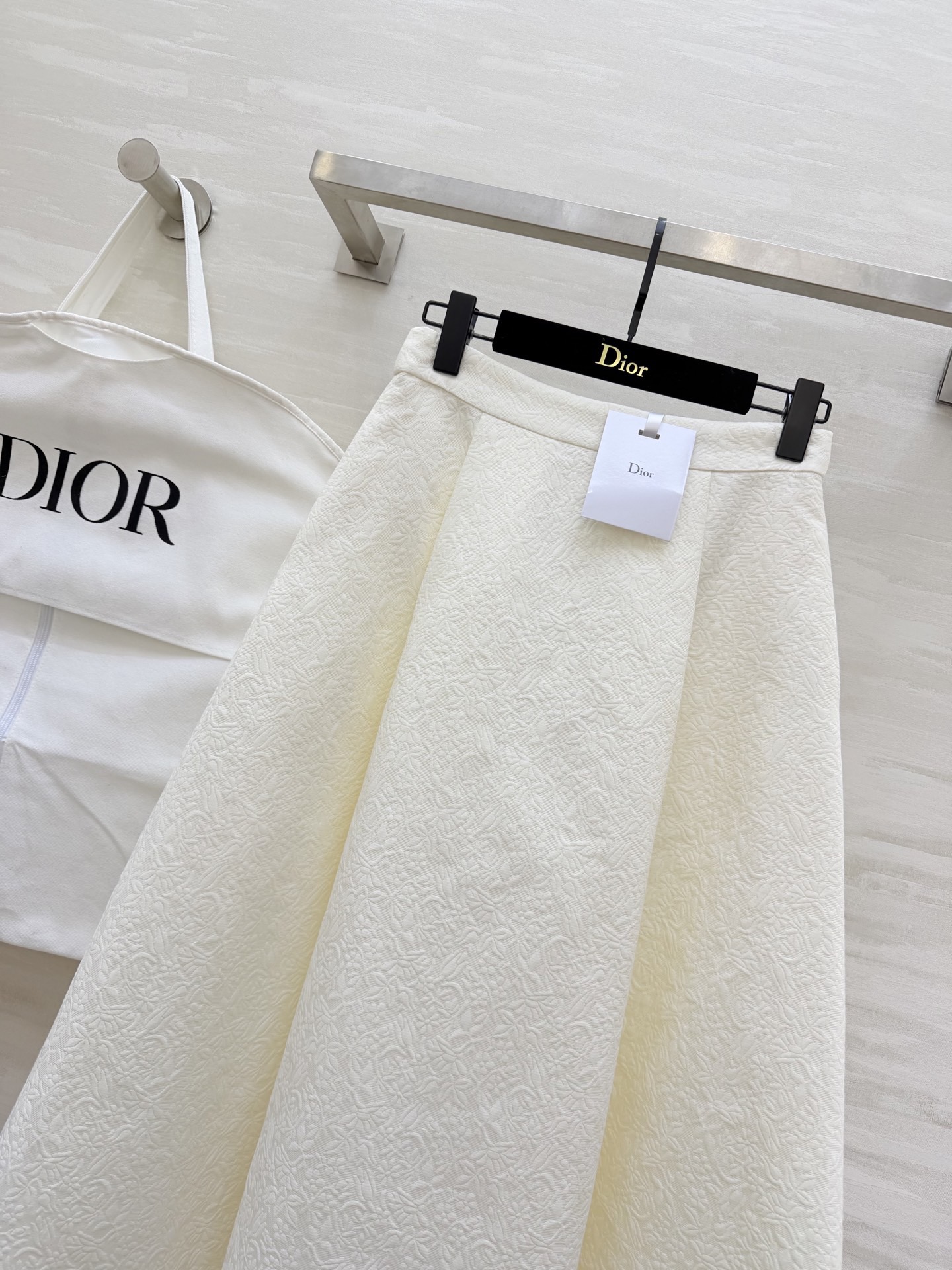 #DIO♡²⁶新款 提花半裙 高级感拉满的奶油白 提花暗纹精致得像艺术品✨ 剪裁利落伞裙优雅到骨子里 通