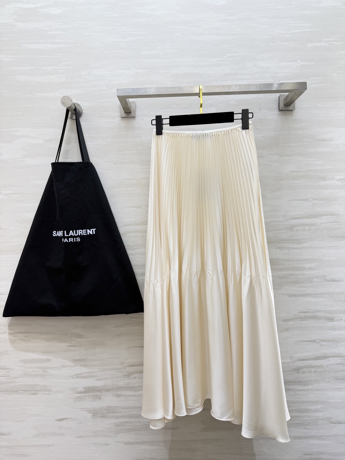 Saint Lauren♡²⁶春夏新款 ysl百褶半裙 定制醋酸混纺面料垂坠感与光泽度满分 裙摆层次丰富