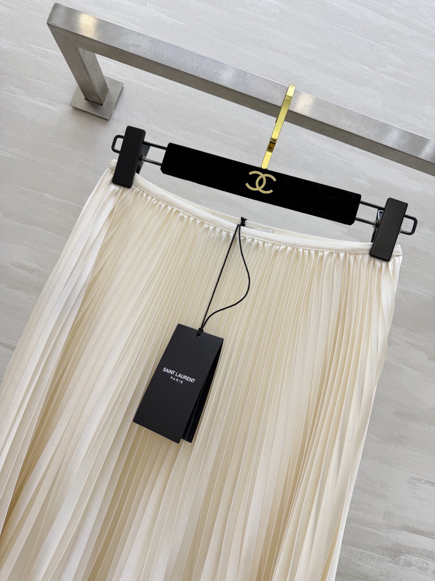 Saint Lauren♡²⁶春夏新款 ysl百褶半裙 定制醋酸混纺面料垂坠感与光泽度满分 裙摆层次丰富