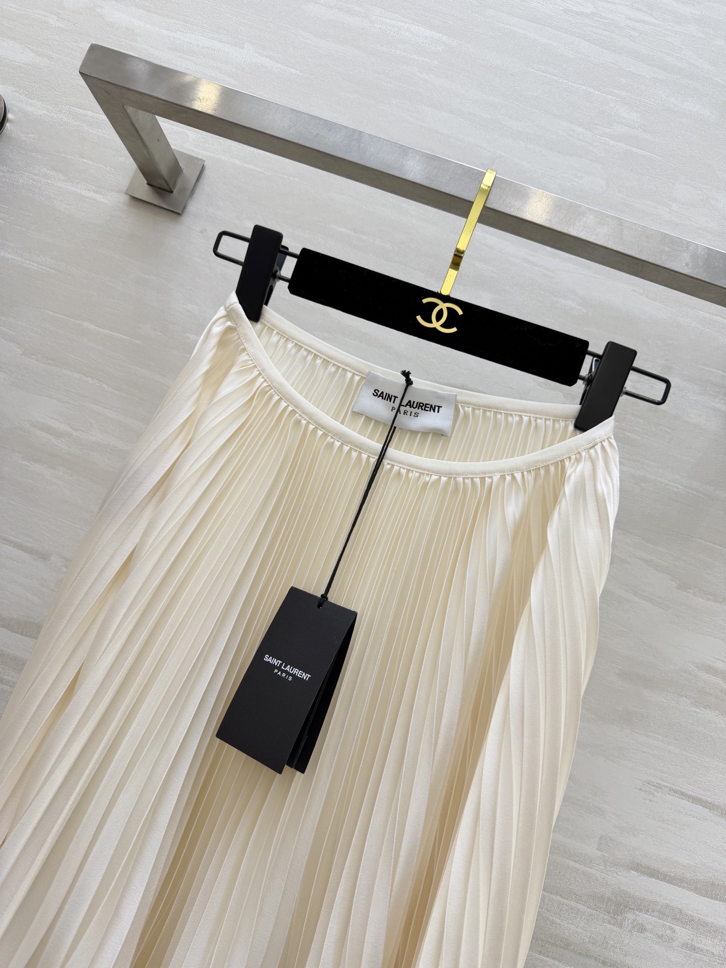 Saint Lauren♡²⁶春夏新款 ysl百褶半裙 定制醋酸混纺面料垂坠感与光泽度满分 裙摆层次丰富