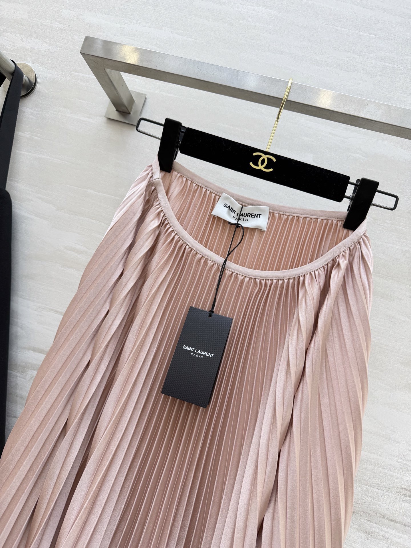 Saint Lauren♡²⁶春夏新款 ysl百褶半裙 定制醋酸混纺面料垂坠感与光泽度满分 裙摆层次丰富