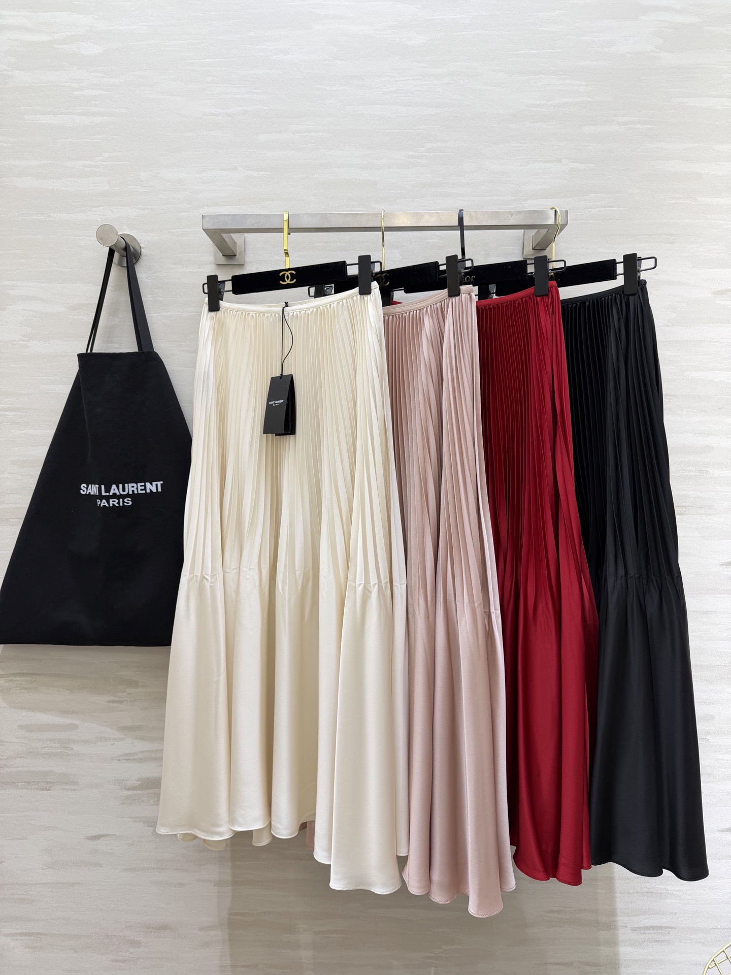 Saint Lauren♡²⁶春夏新款 ysl百褶半裙 定制醋酸混纺面料垂坠感与光泽度满分 裙摆层次丰富