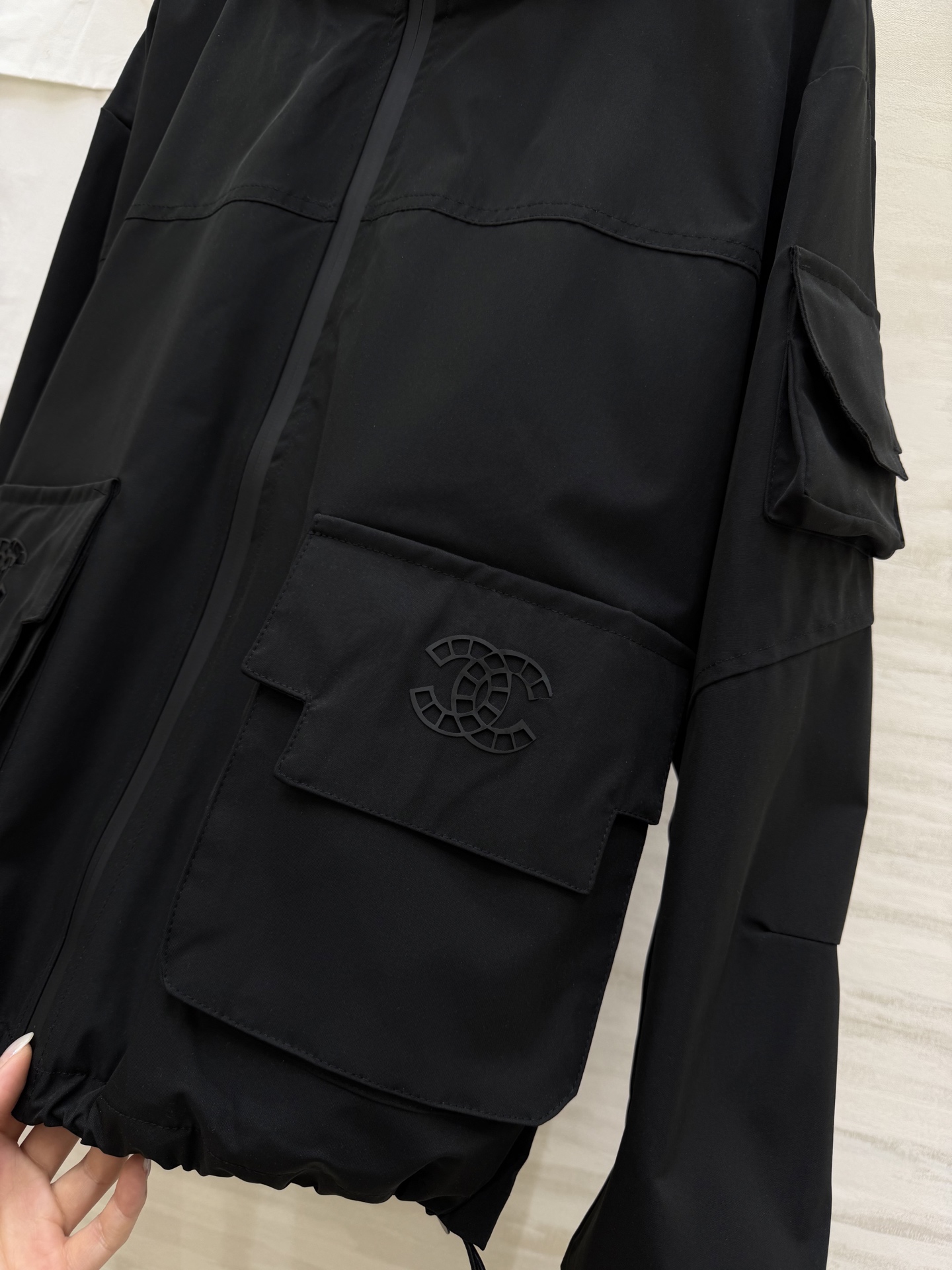 早春的第一件外套，是Chanel风给的🌬极简廓形+精致双C刺绣，把高级感和街头感平衡得刚刚好，白色温柔又