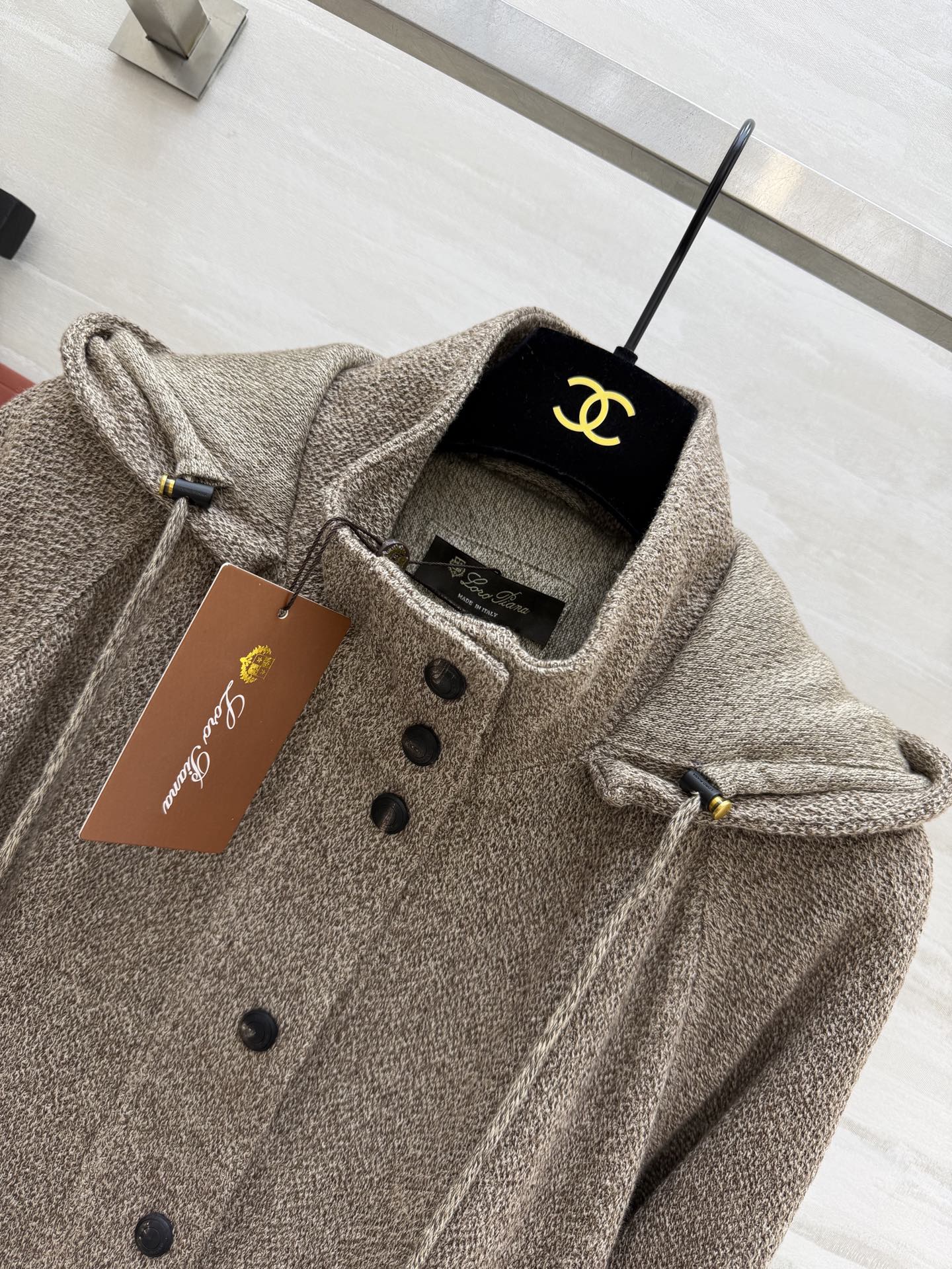 Loro Pian♡²⁶早春系列 连帽真丝羊毛亚麻混纺外套 采用高品质面料 手感软糯 质感超赞！浅驼色杂