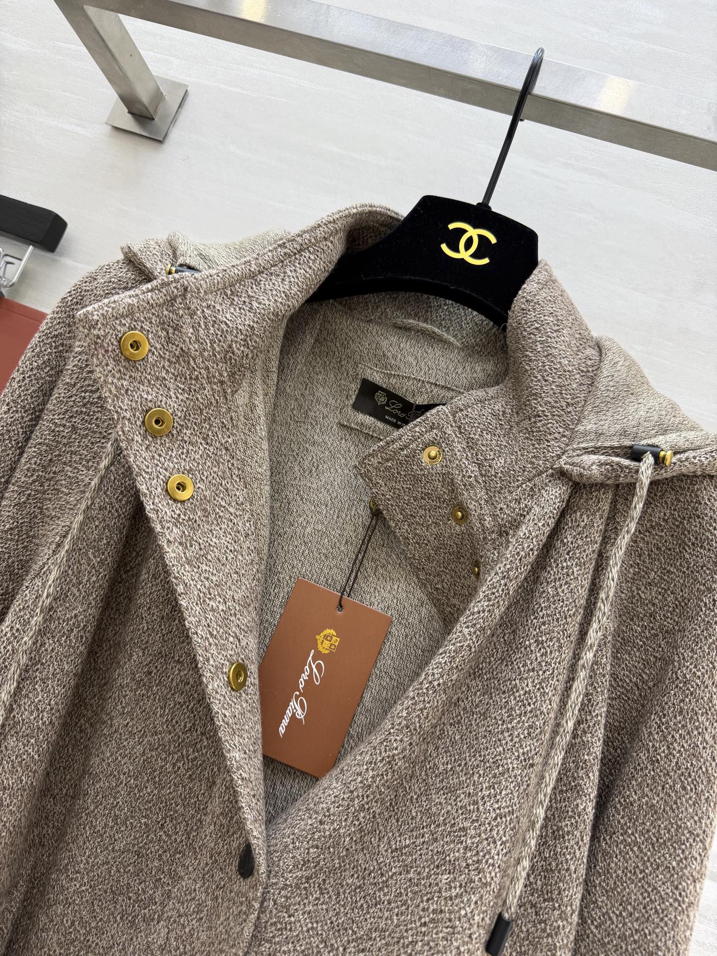Loro Pian♡²⁶早春系列 连帽真丝羊毛亚麻混纺外套 采用高品质面料 手感软糯 质感超赞！浅驼色杂