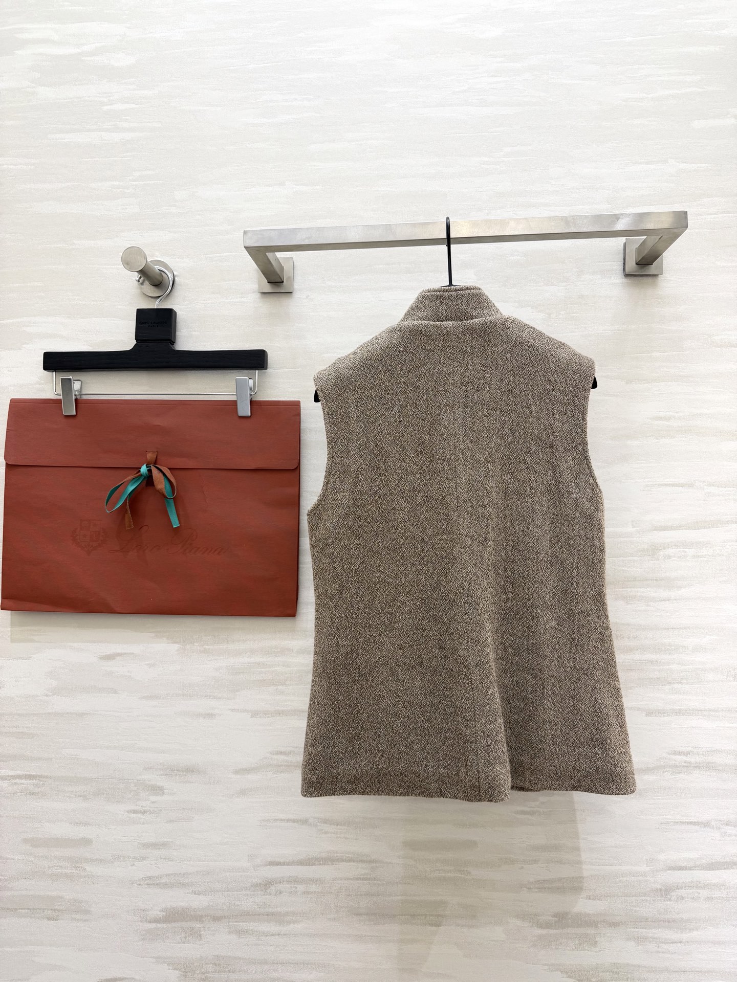 Loro Pian♡²⁶早春系列 真丝羊毛亚麻混纺马甲外套 采用高品质面料 手感软糯 质感超赞！浅驼色杂