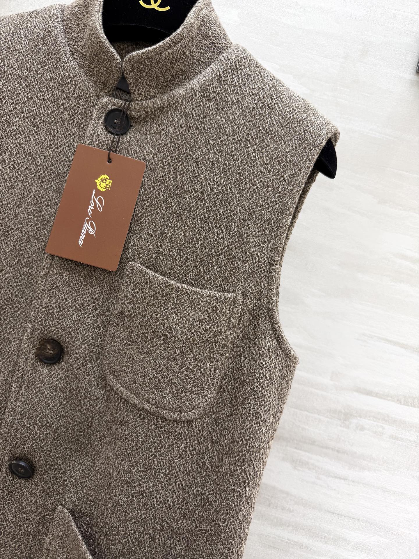 Loro Pian♡²⁶早春系列 真丝羊毛亚麻混纺马甲外套 采用高品质面料 手感软糯 质感超赞！浅驼色杂
