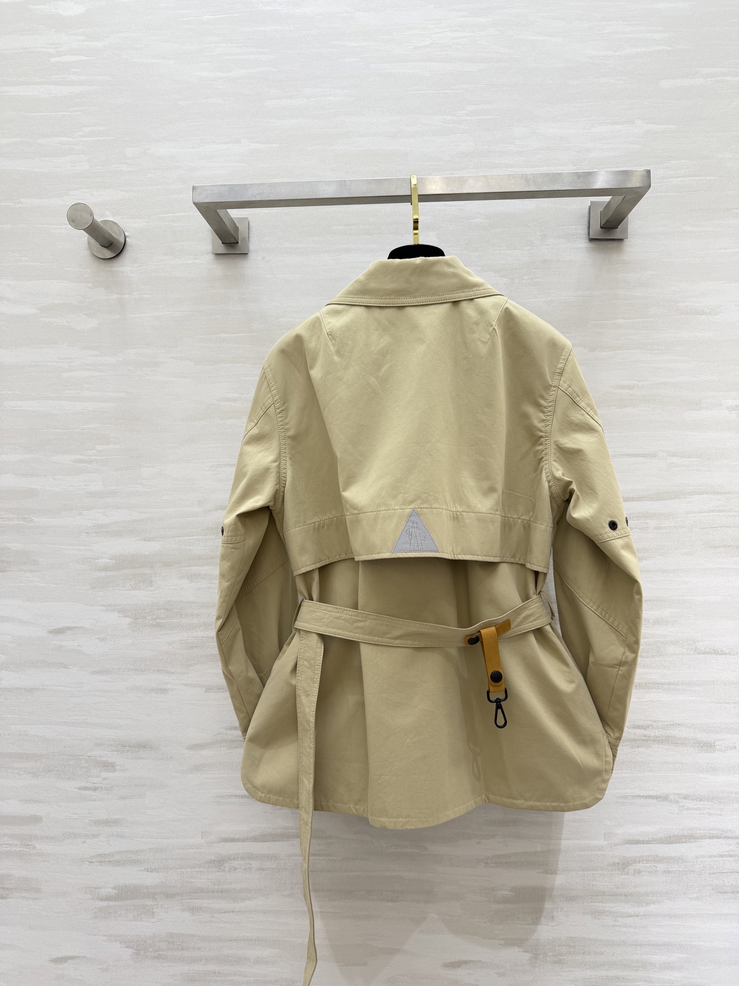 #Moncle♡²⁶Grenoble Kaeng女款束腰夹克 浅卡其色 轻薄防风面料 春夏季节超适合！可