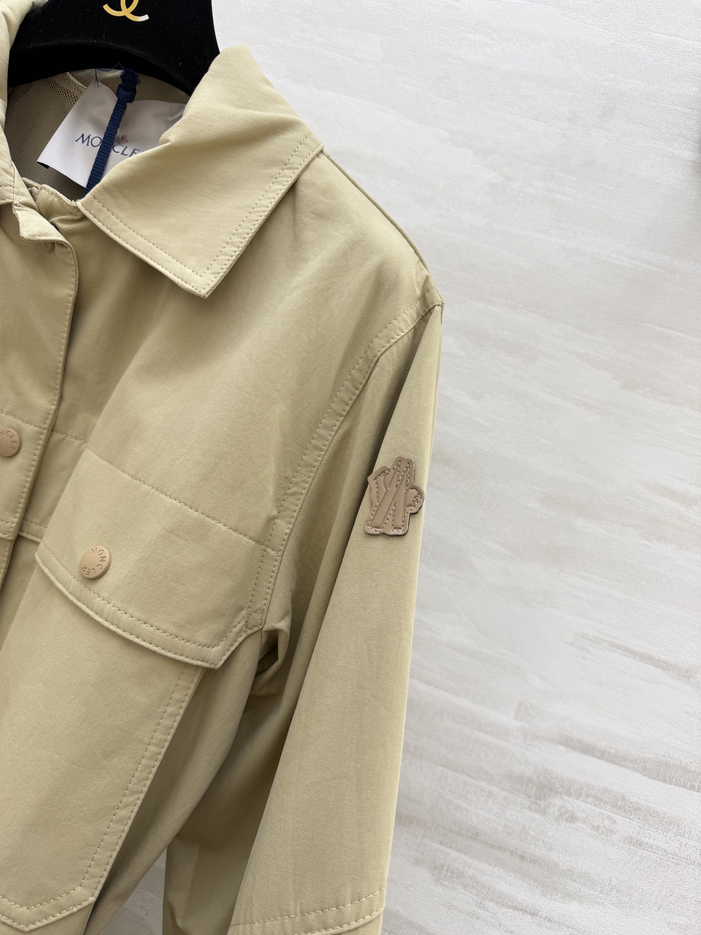 #Moncle♡²⁶Grenoble Kaeng女款束腰夹克 浅卡其色 轻薄防风面料 春夏季节超适合！可