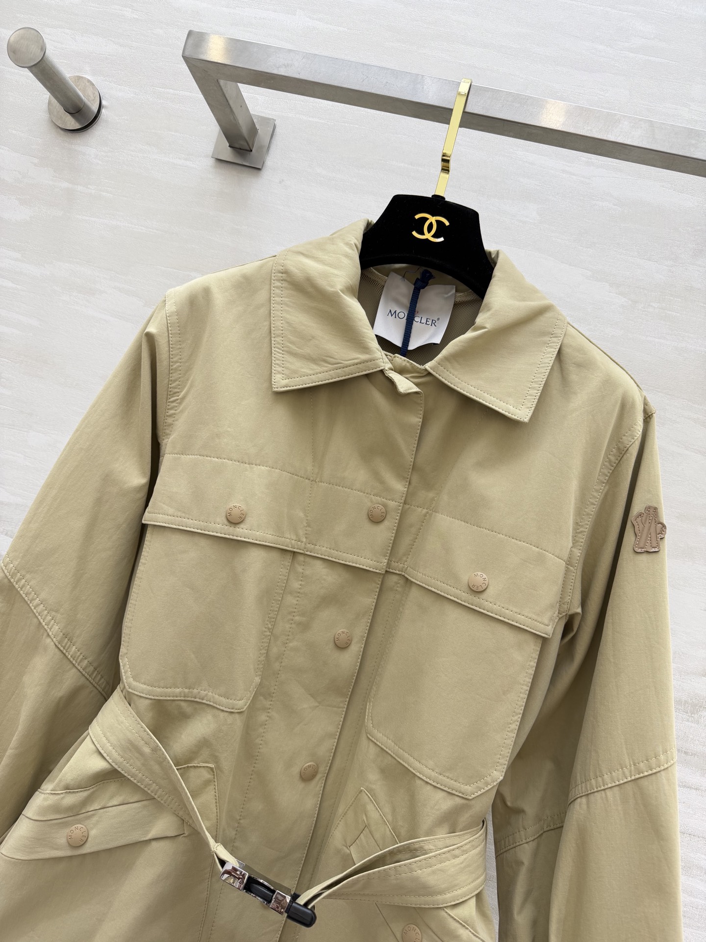 #Moncle♡²⁶Grenoble Kaeng女款束腰夹克 浅卡其色 轻薄防风面料 春夏季节超适合！可