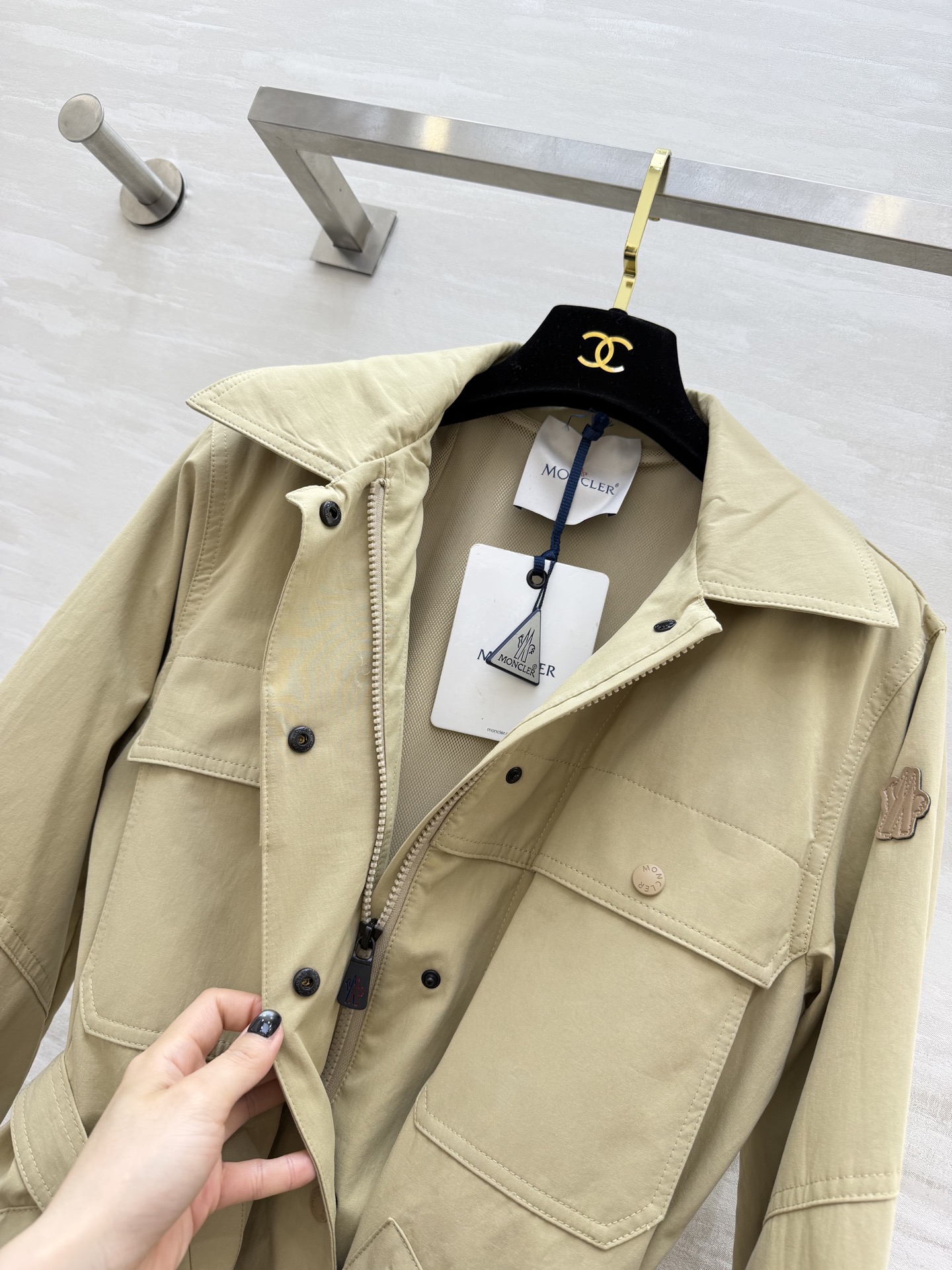 #Moncle♡²⁶Grenoble Kaeng女款束腰夹克 浅卡其色 轻薄防风面料 春夏季节超适合！可