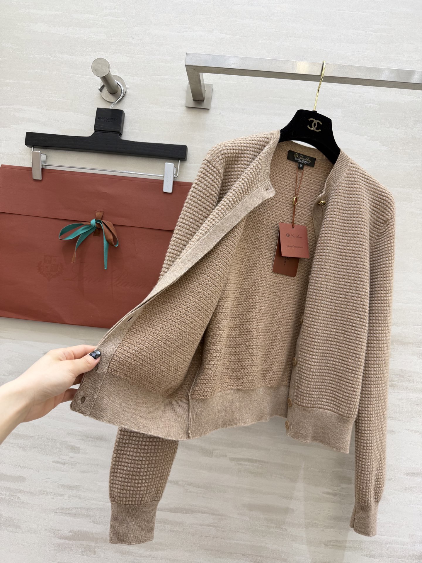 #Loro piana♡²⁶ssS 胶囊系列 圆领长袖提花 针织纯色羊绒开衫外套 高品质定制 现货首发s