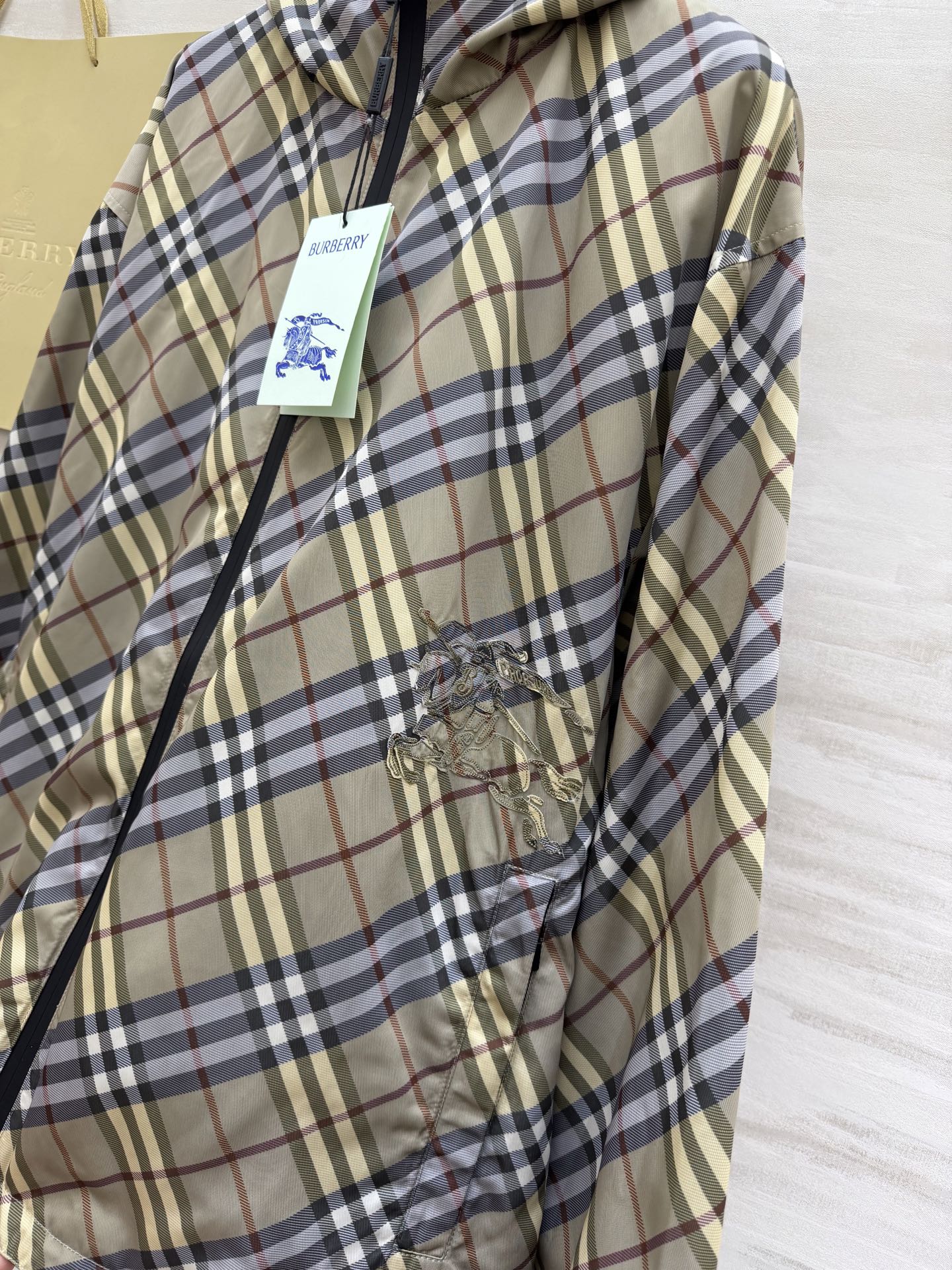 #Burberr♡²⁶ 男女同款 双面穿夹克 真的把“一衣两穿”玩明白了✨一面是经典格纹 复古英伦感拉满