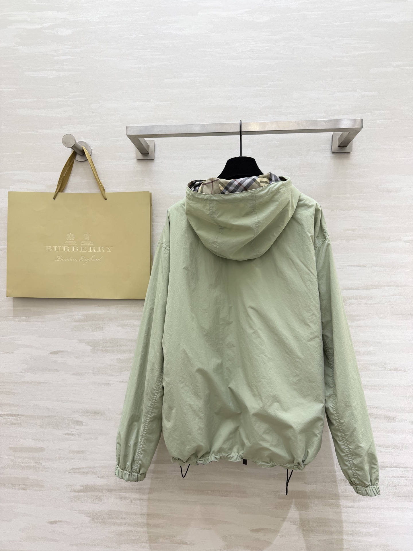 #Burberr♡²⁶ 男女同款 双面穿夹克 真的把“一衣两穿”玩明白了✨一面是经典格纹 复古英伦感拉满