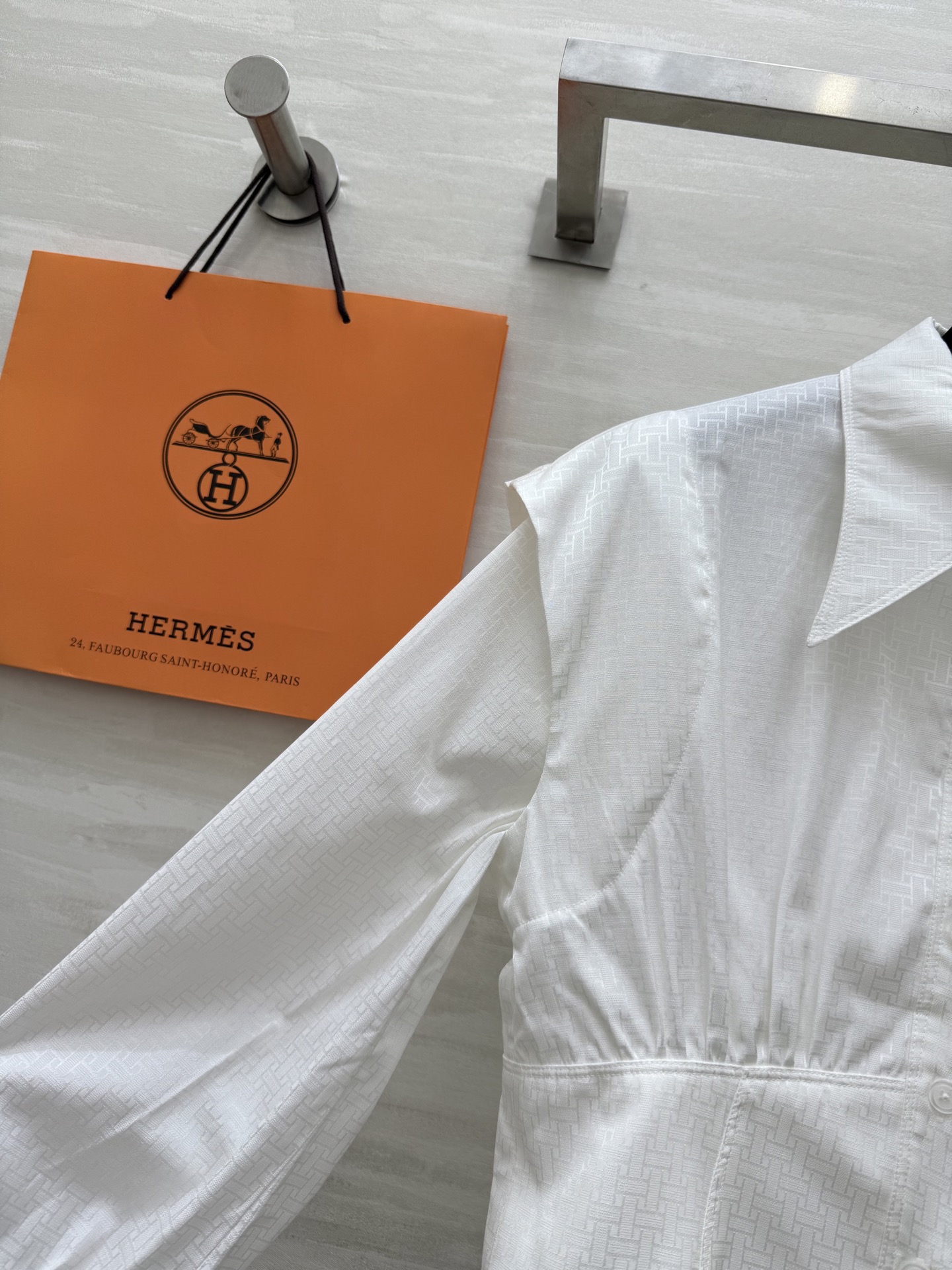 #Herme♡²⁶新款 丝棉收腰提花衬衣 高级大气 设计感收腰显瘦 定制提花丝棉面料亲肤舒适 高品质 现