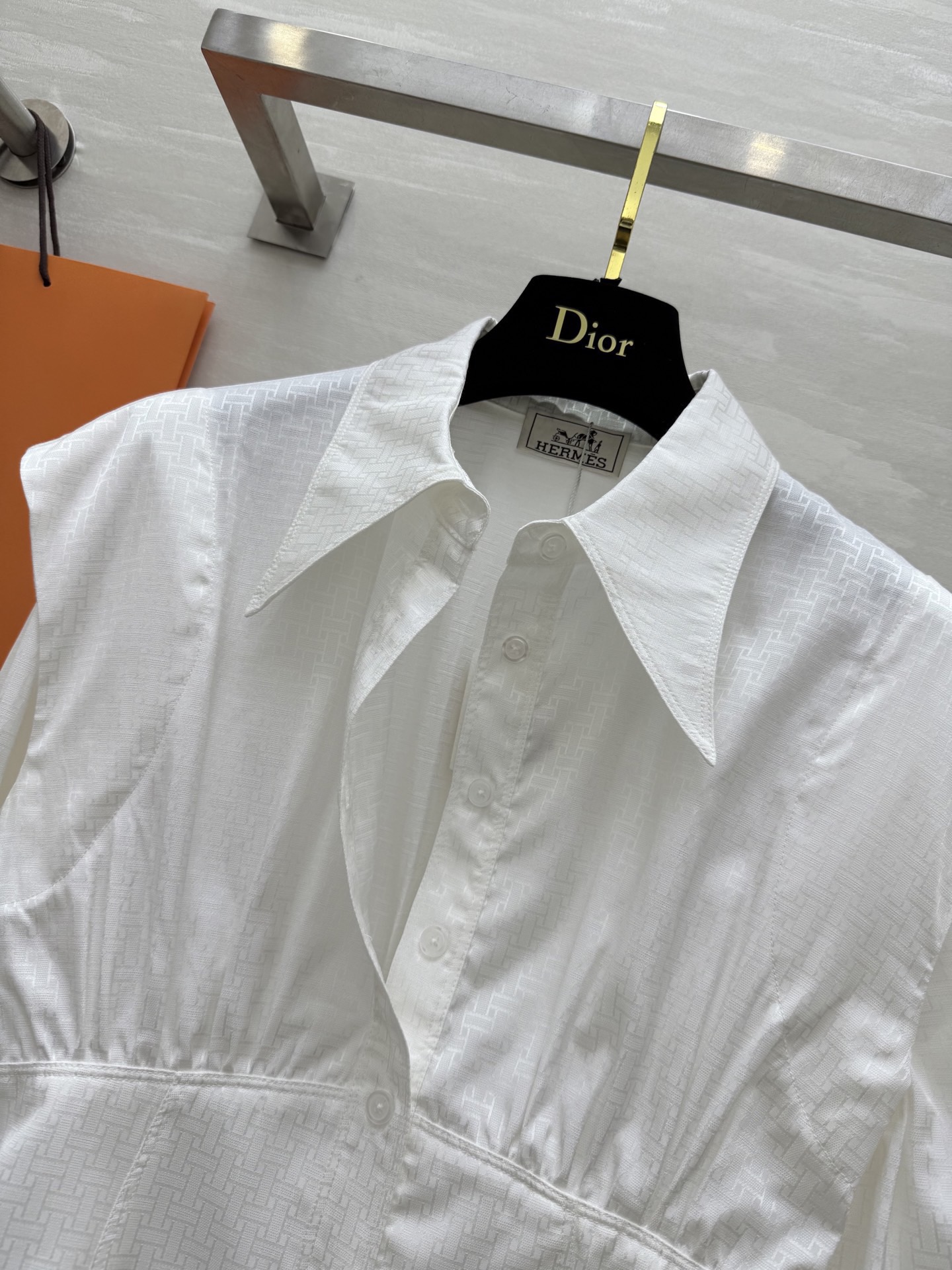 #Herme♡²⁶新款 丝棉收腰提花衬衣 高级大气 设计感收腰显瘦 定制提花丝棉面料亲肤舒适 高品质 现